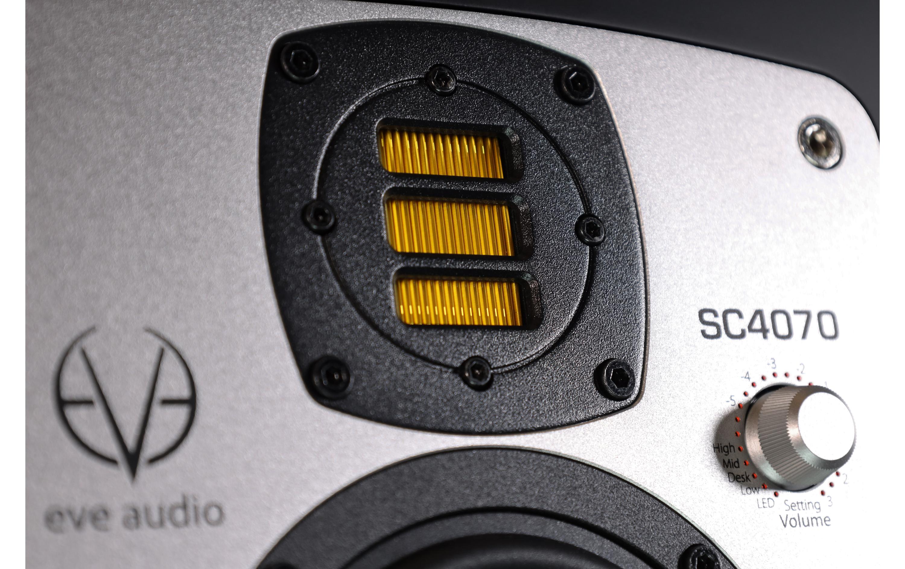 Studiomonitor SC4070<br>Aktiver 4-Wege Mittelfeld Studiomonitor