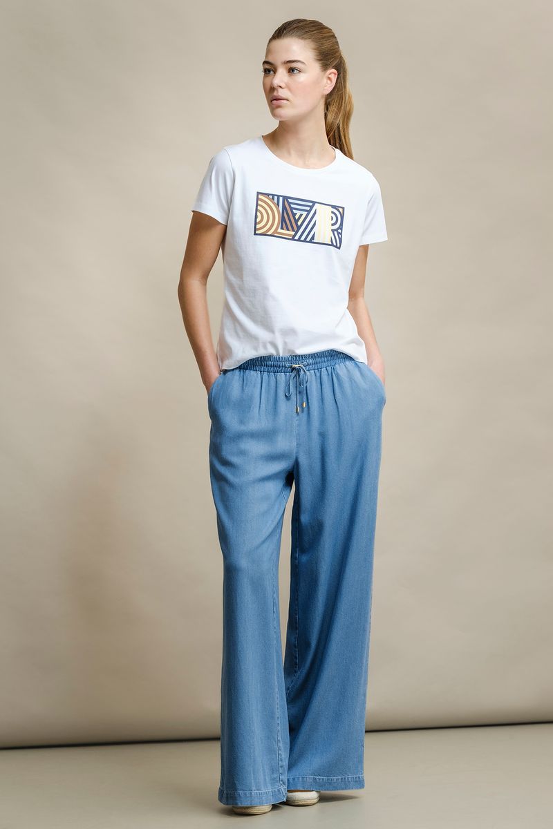 T-SHIRT COM LOGO GEOMÉTRICO