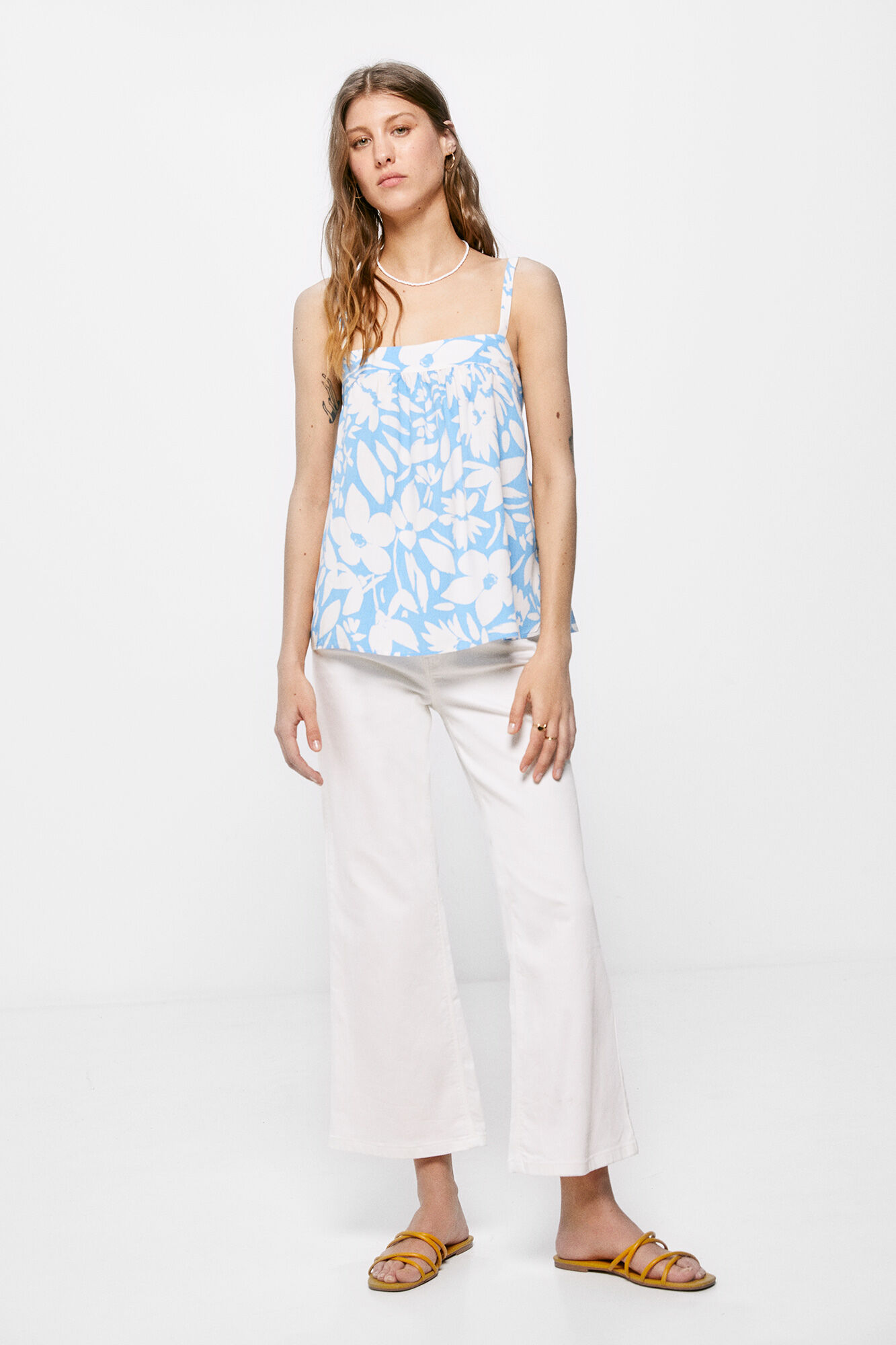 Blusa estampada com nó nas costas - azul médio