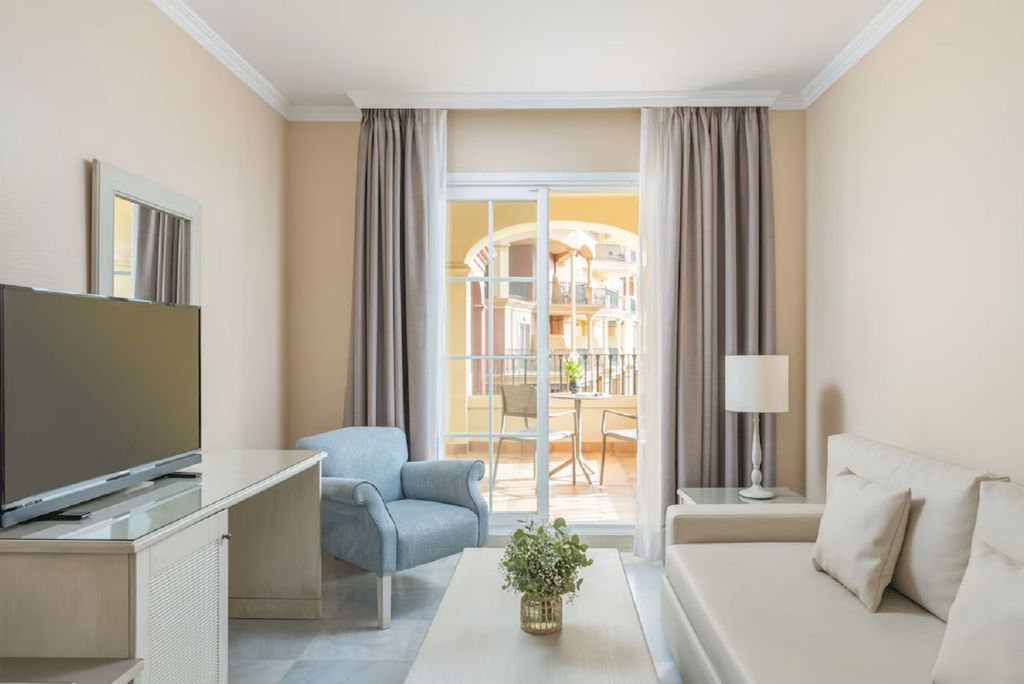 Fly & Go Iberostar Waves Malaga Playa Halfpension - Aparthotel