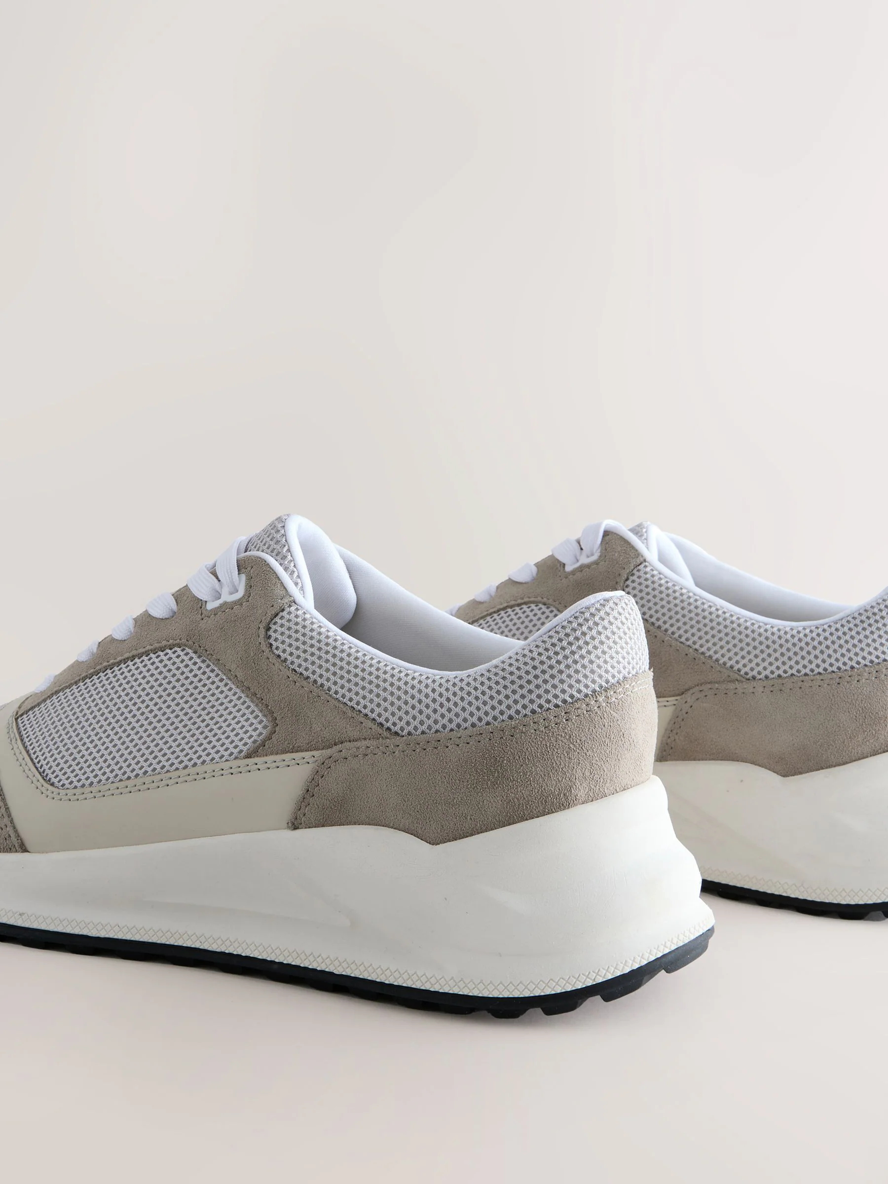Neutraal - Chic-casual vetersneakers