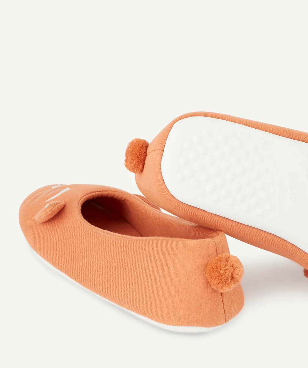 LES CHAUSSONS ORANGE AVEC ANIMATION PANDA