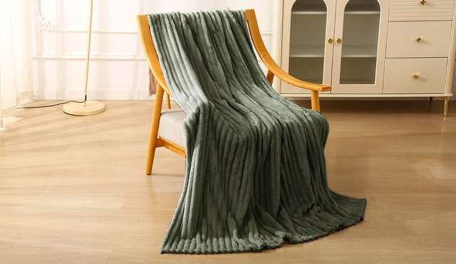 Leonique Wohndecke »Millara« Kuscheldecke in Cord-Optik, 150x200 cm, Wohndecke, Sofadecke,
