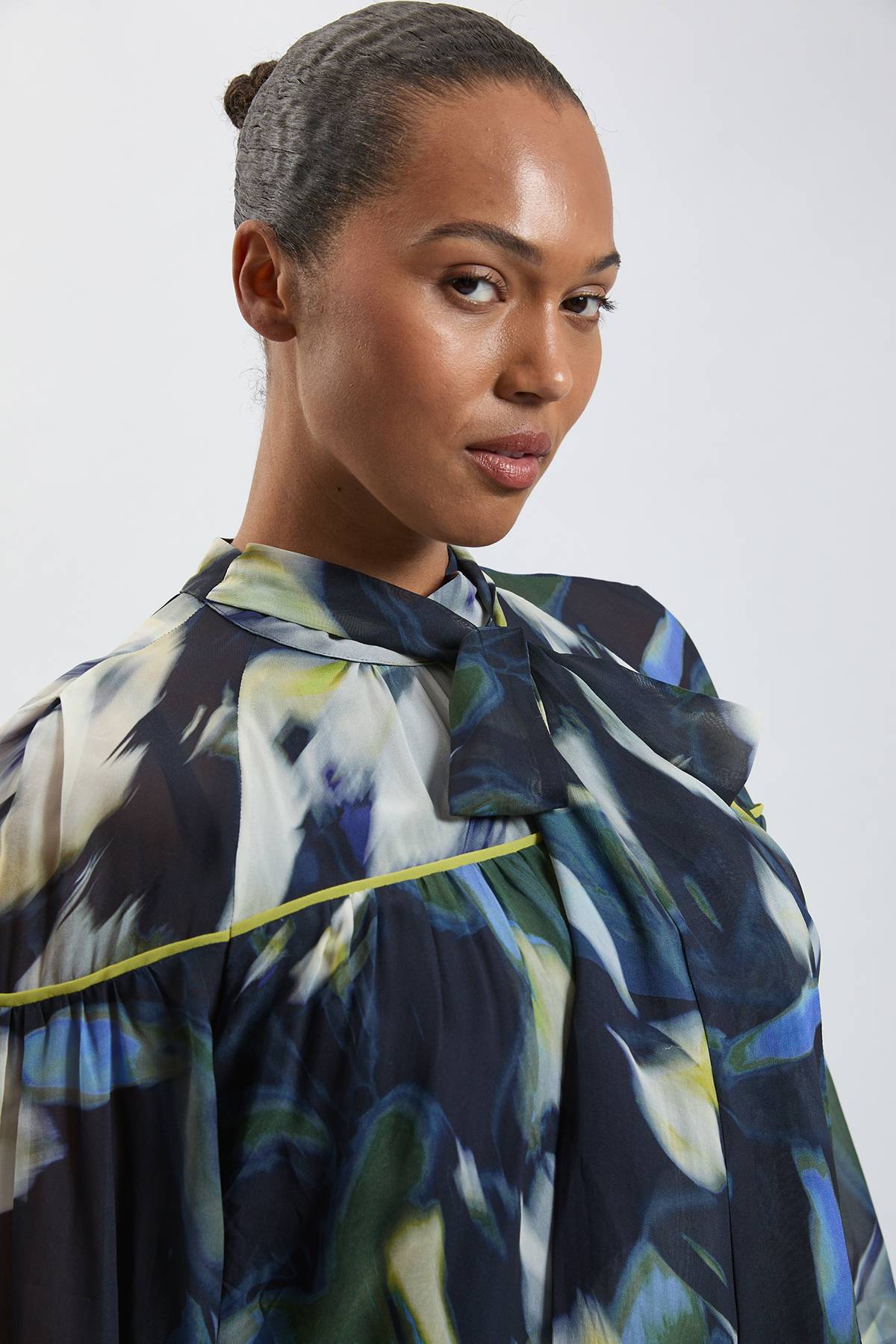 KarenMillen Chemisier Grande Taille En Viscose Tissée À Imprimé Floral Avec Nœud Au Col