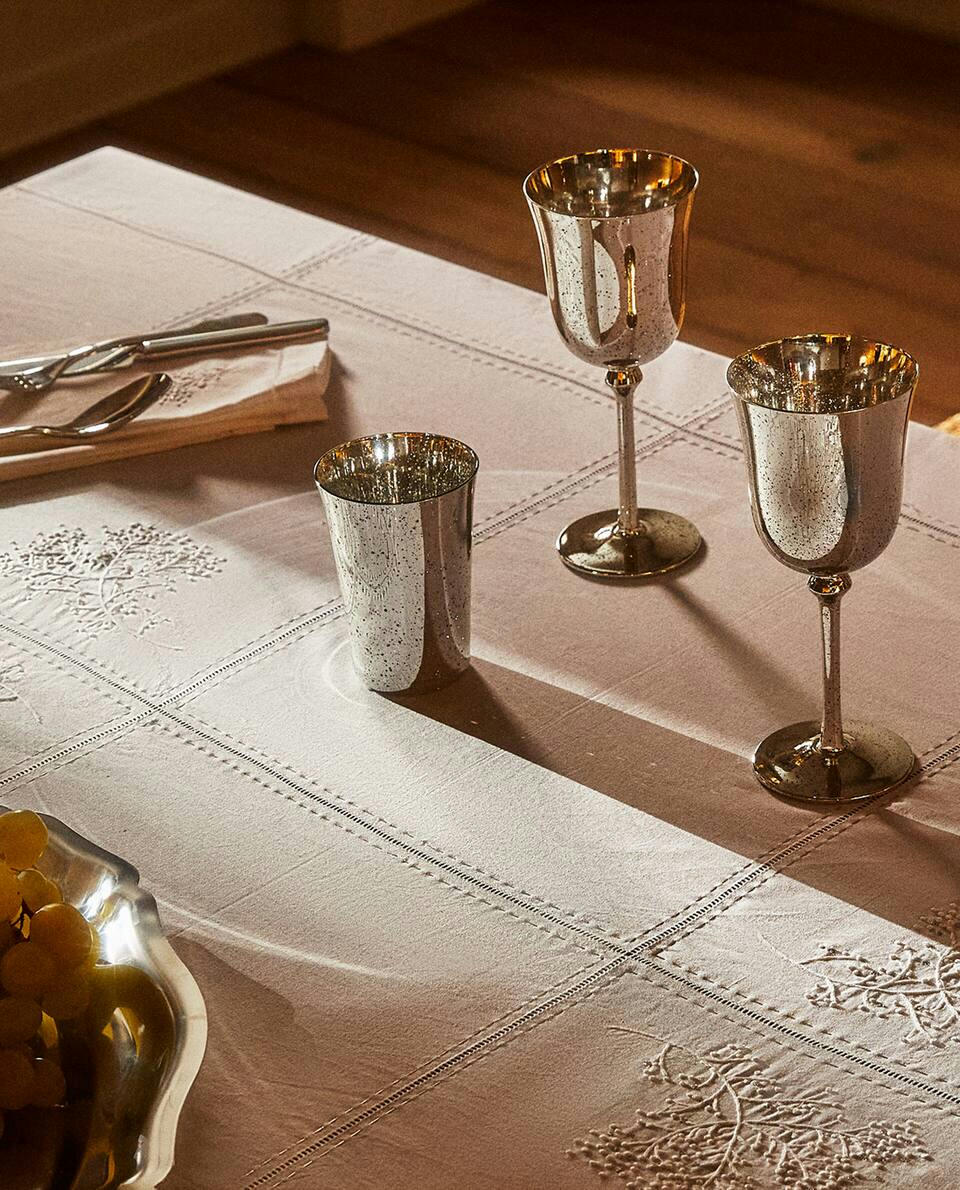 TOALHA DE MESA DE RAMI COM BORDADO DE NATAL