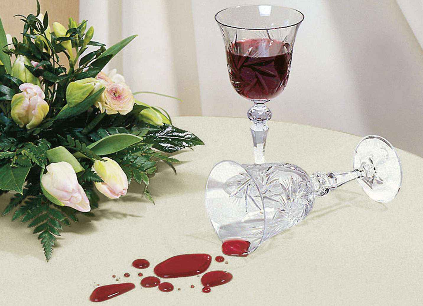 Bügelfreie Tischdecke mit Fleckschutz-Ausrüstung