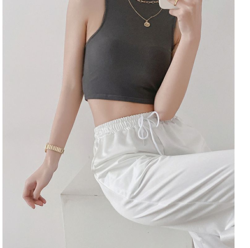 Hevnir - Tanktop met lage hals en effen crop top