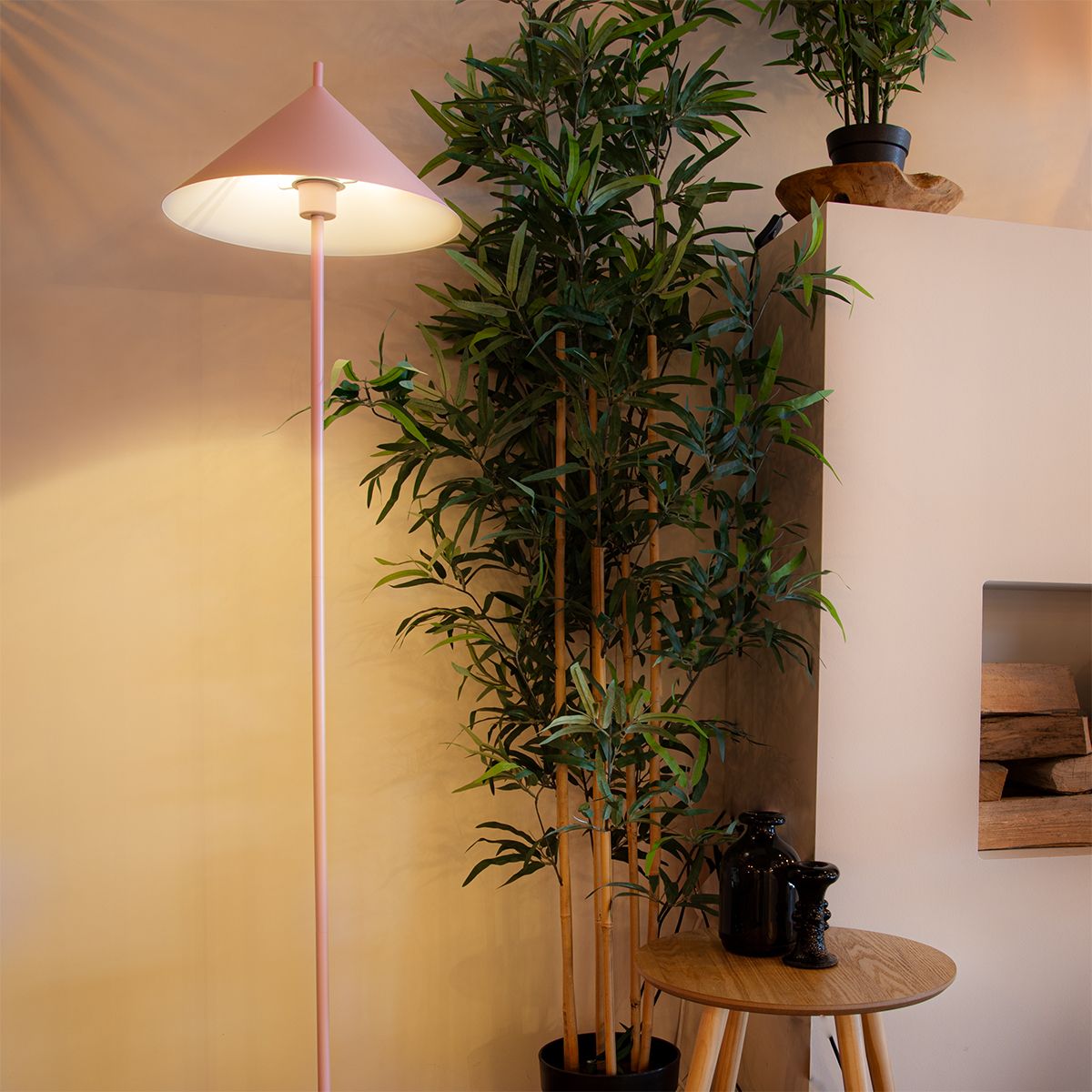 Design vloerlamp roze driehoek - Triangolo
