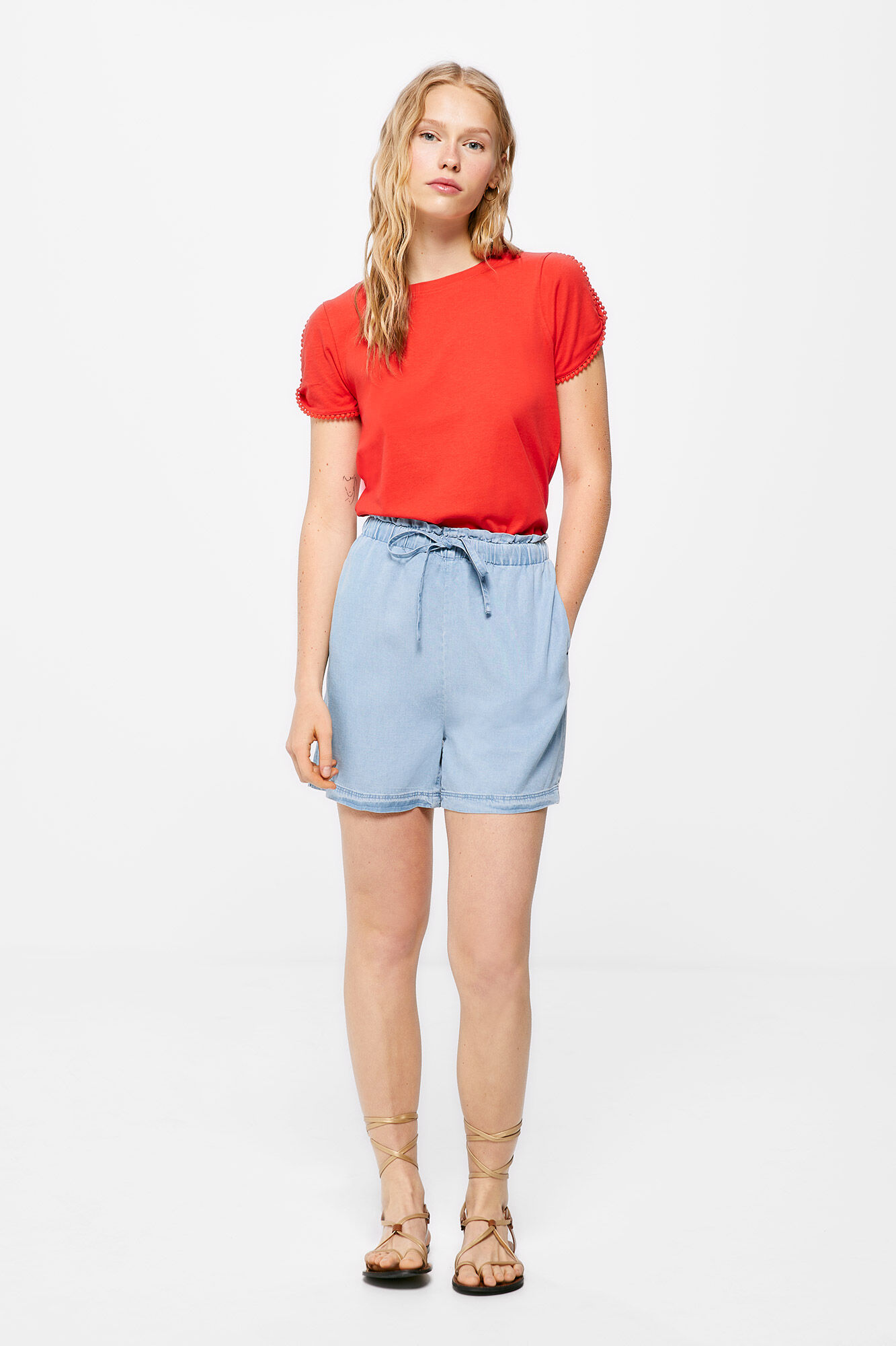 Camiseta Tulipa com Mangas de Renda