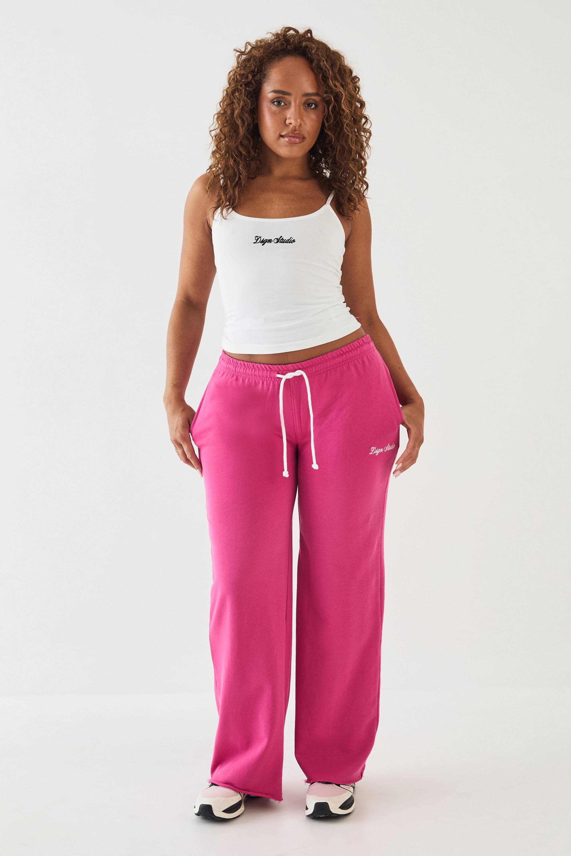 Jogger Droit Dsgn Studio À Taille Basse Avec Cordon De Serrage Contrasté Et Molleton Bouclette