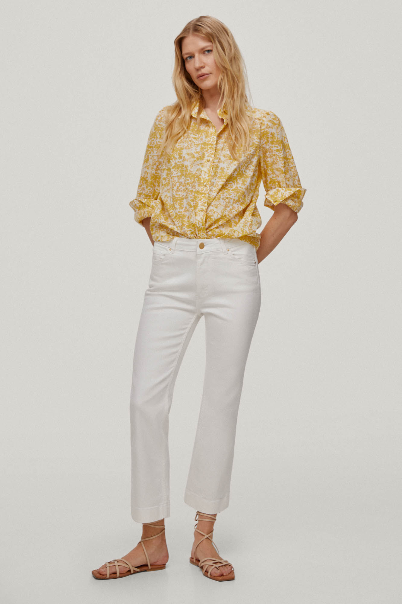Camisa com estampa floral. - Amarillo