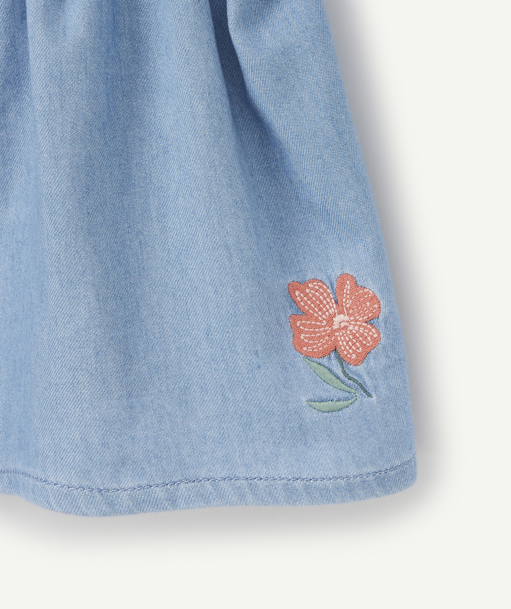 ROBE BÉBÉ FILLE EN DENIM LÉGER ET LOW IMPACT BLEU AVEC BRODERIE FLEUR