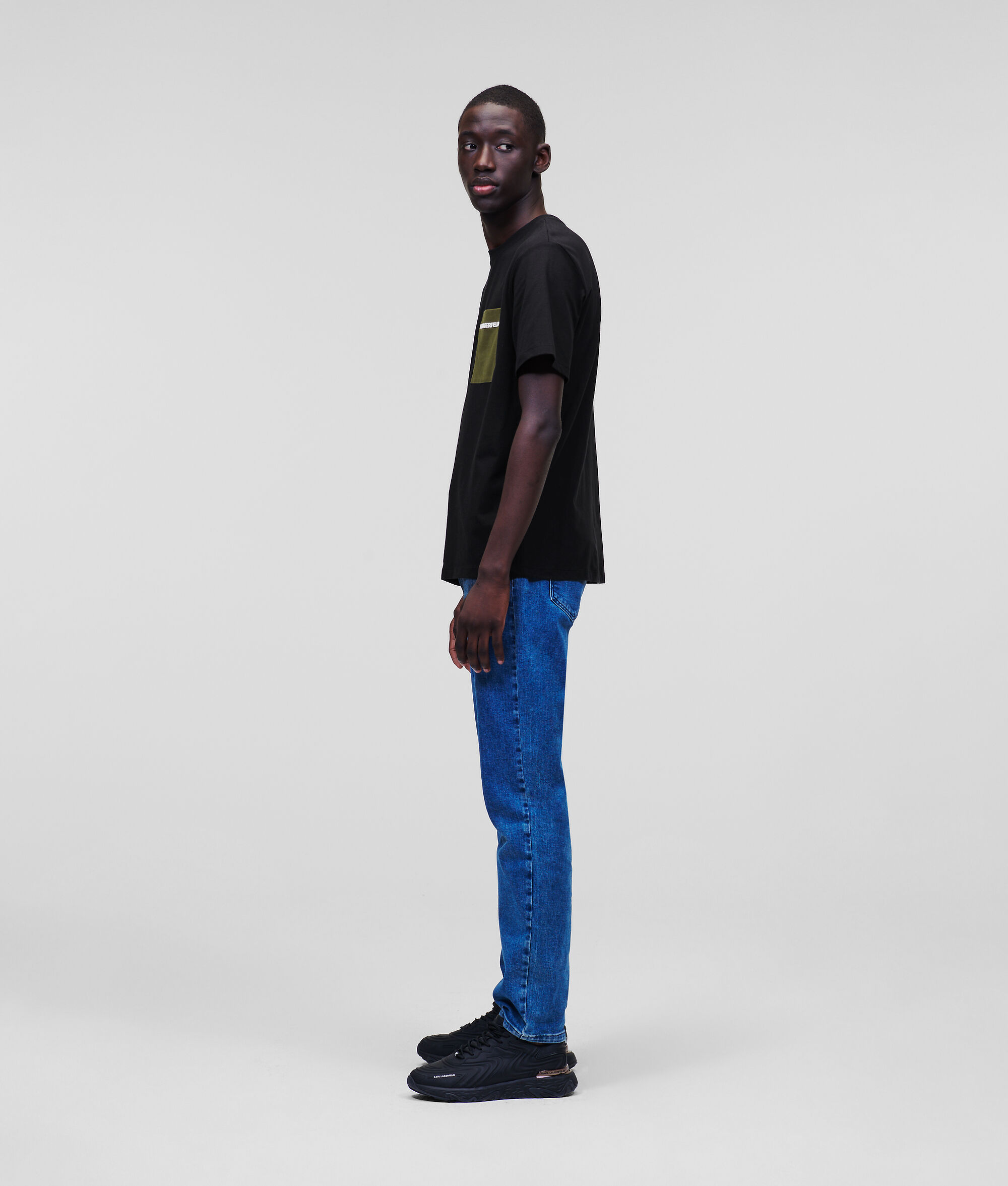 T-SHIRT À POCHES CONTRASTANTES