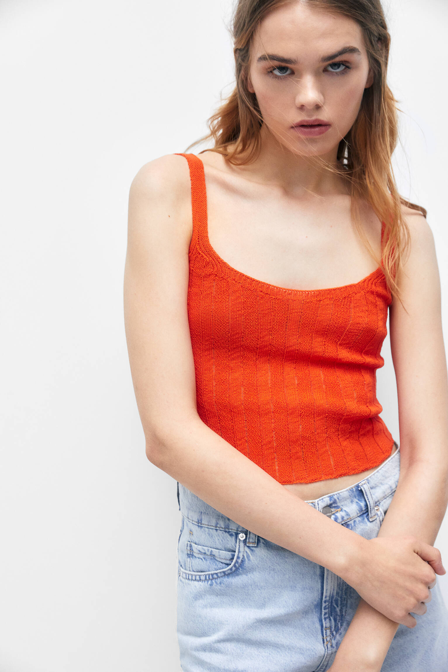 BLUSA DE TRICÔ COM ALÇAS FINAS - LARANJA