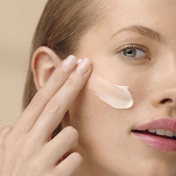 Estée Lauder Revitalizing Supreme  Youth Power Soft Crème