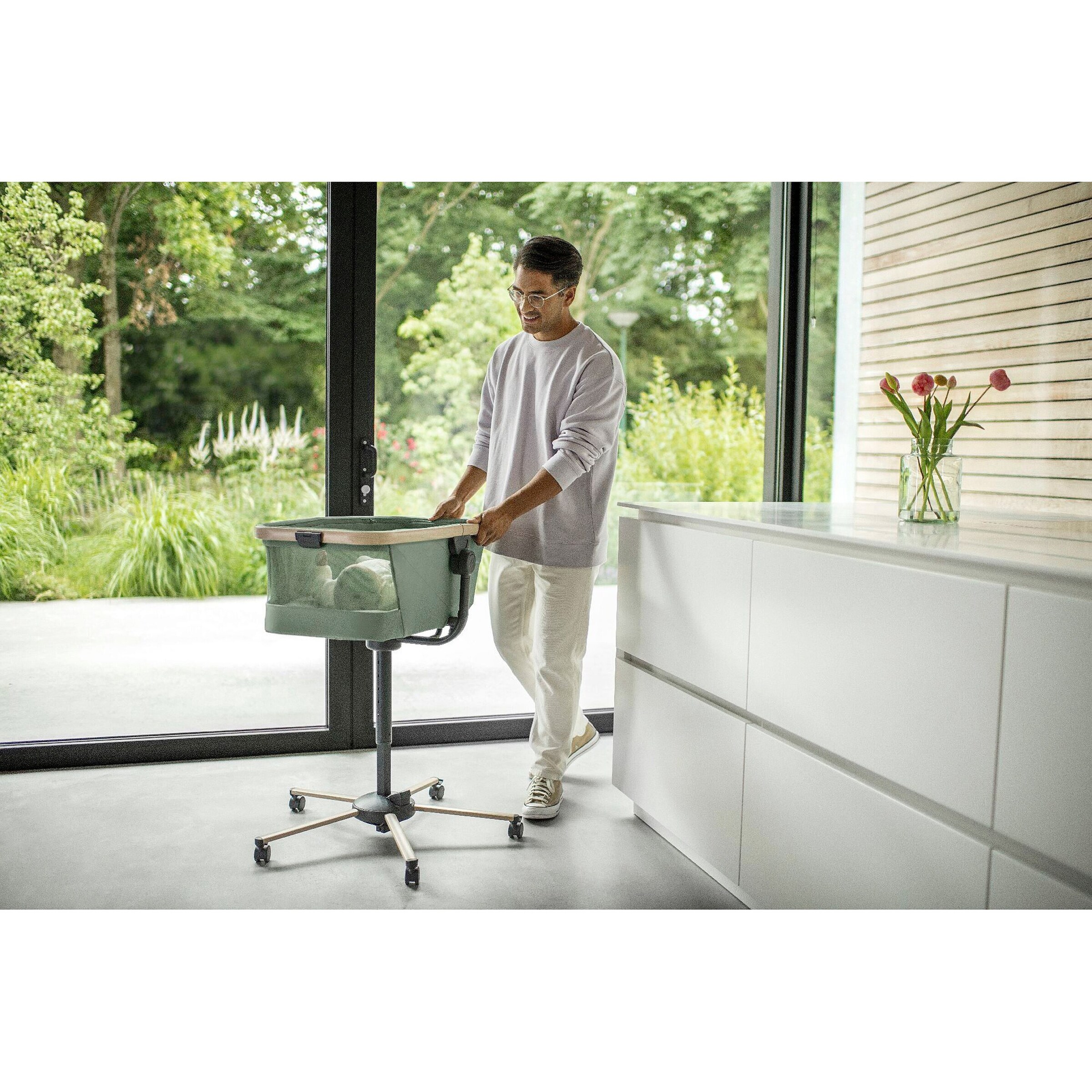 Maxi-Cosi Stubenwagen, Hochstuhl und Liegesessel Alba Beyond Green