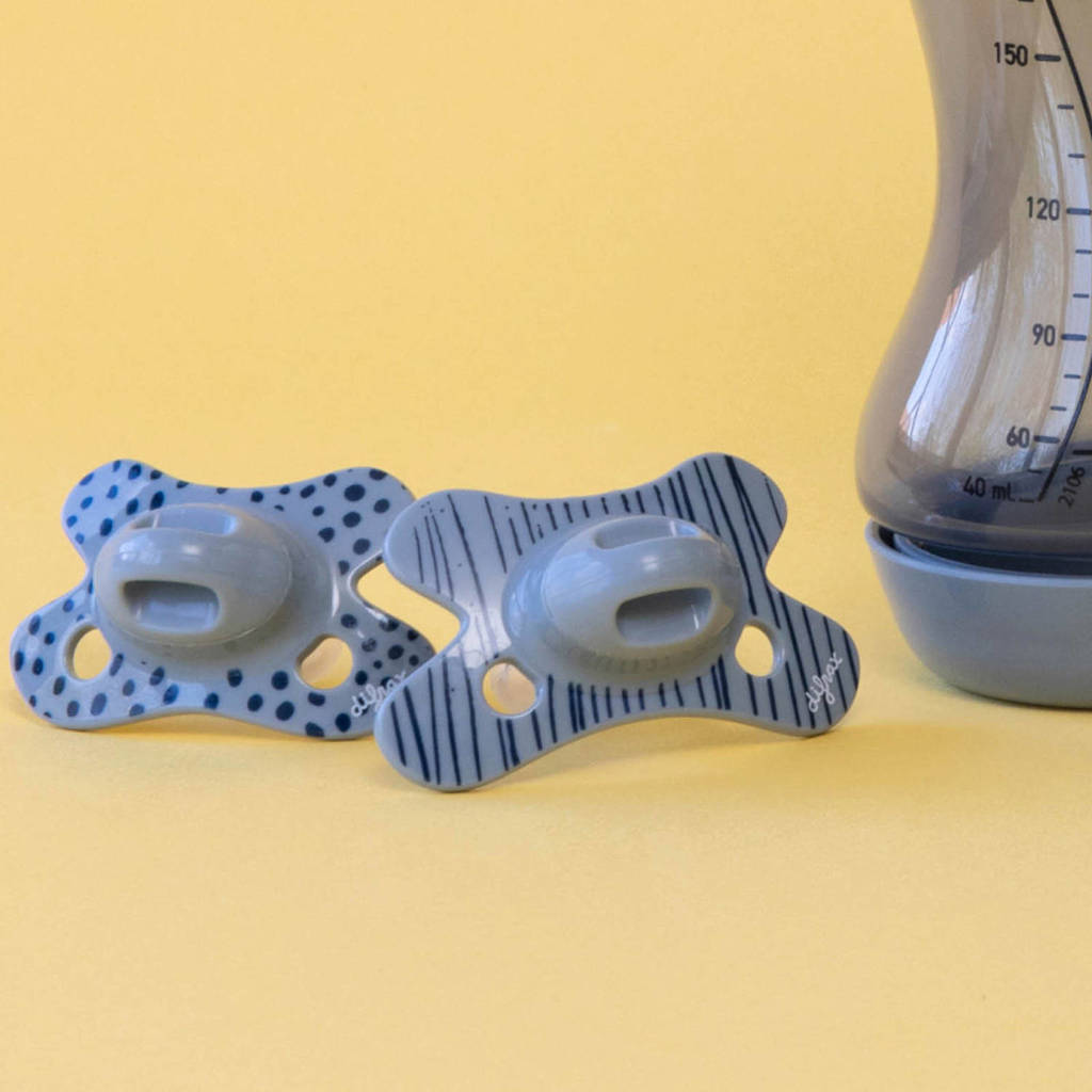 Newborn fopspeen - Grijs met printje (2 stuks)