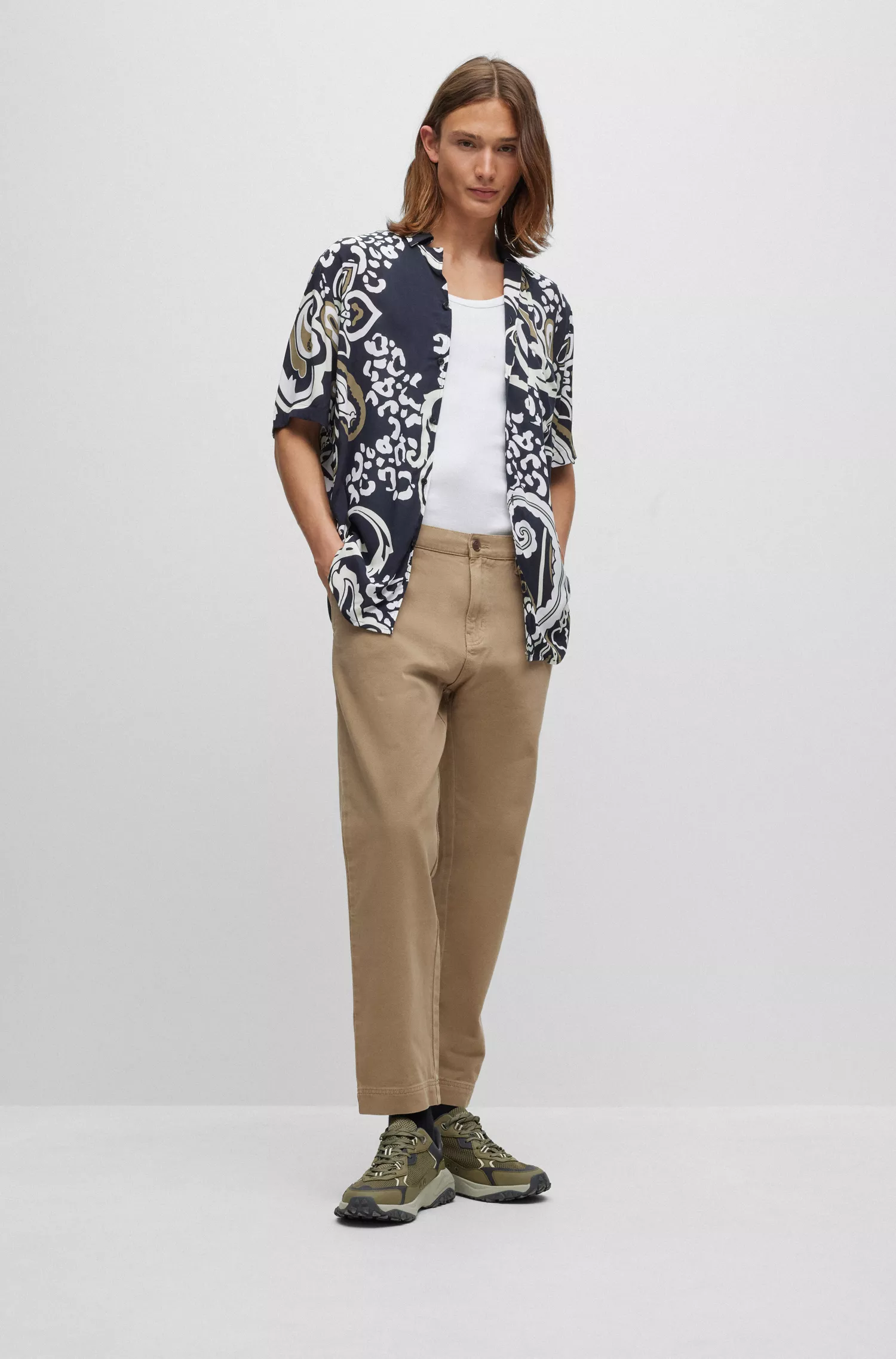 Camisa HUGO vermelha de modelagem relaxada em lona com estampa paisley.