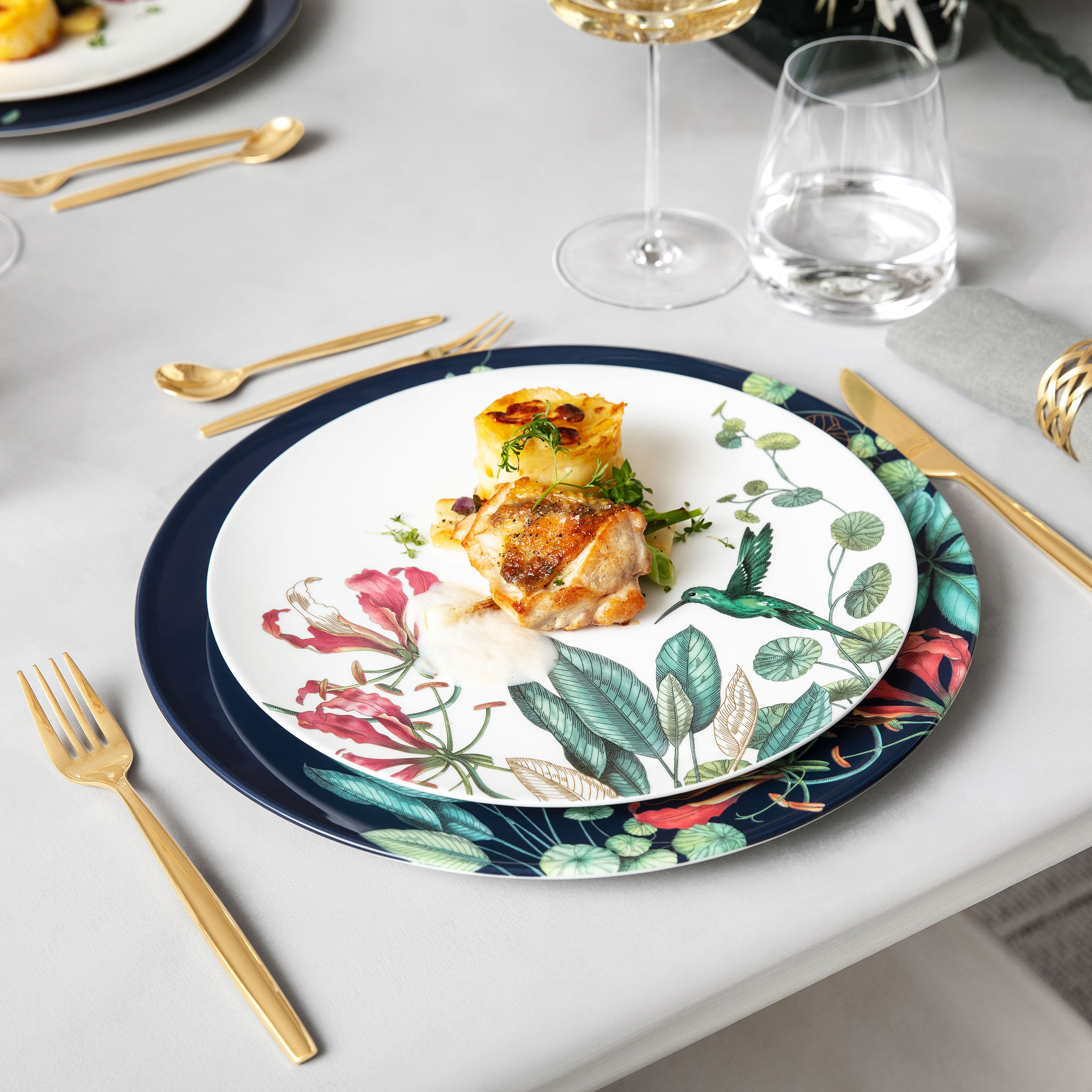 Avarua Cake plate Multi-colored, 13'', Premium Bone Porcelain