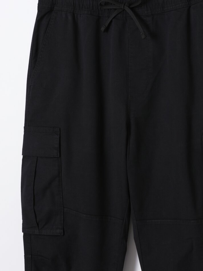 Calça jogger com bolsos - Preta