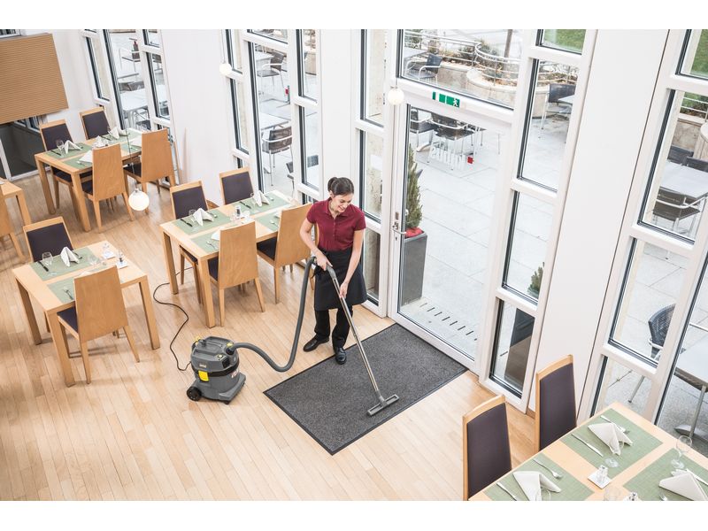Kärcher Professional Nass-/Trockensauger  NT 22/1 Ap Te L, Nass-/Trockensauger mit Gerätesteckdose und starker Saugleistung und halbautomatischer Abreinigung