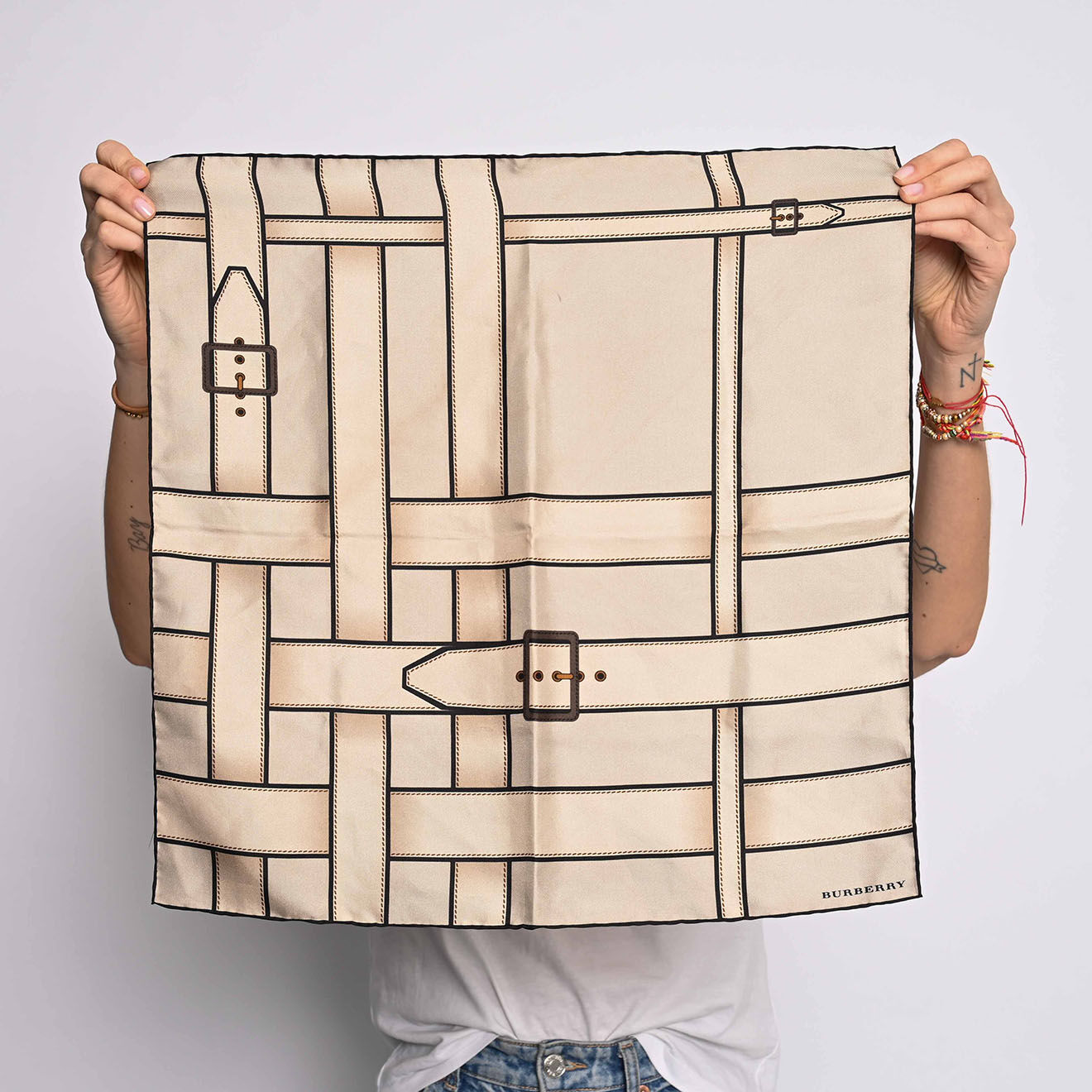 Burberry Carré de Soie beige - Très bon état - 50x50 cm