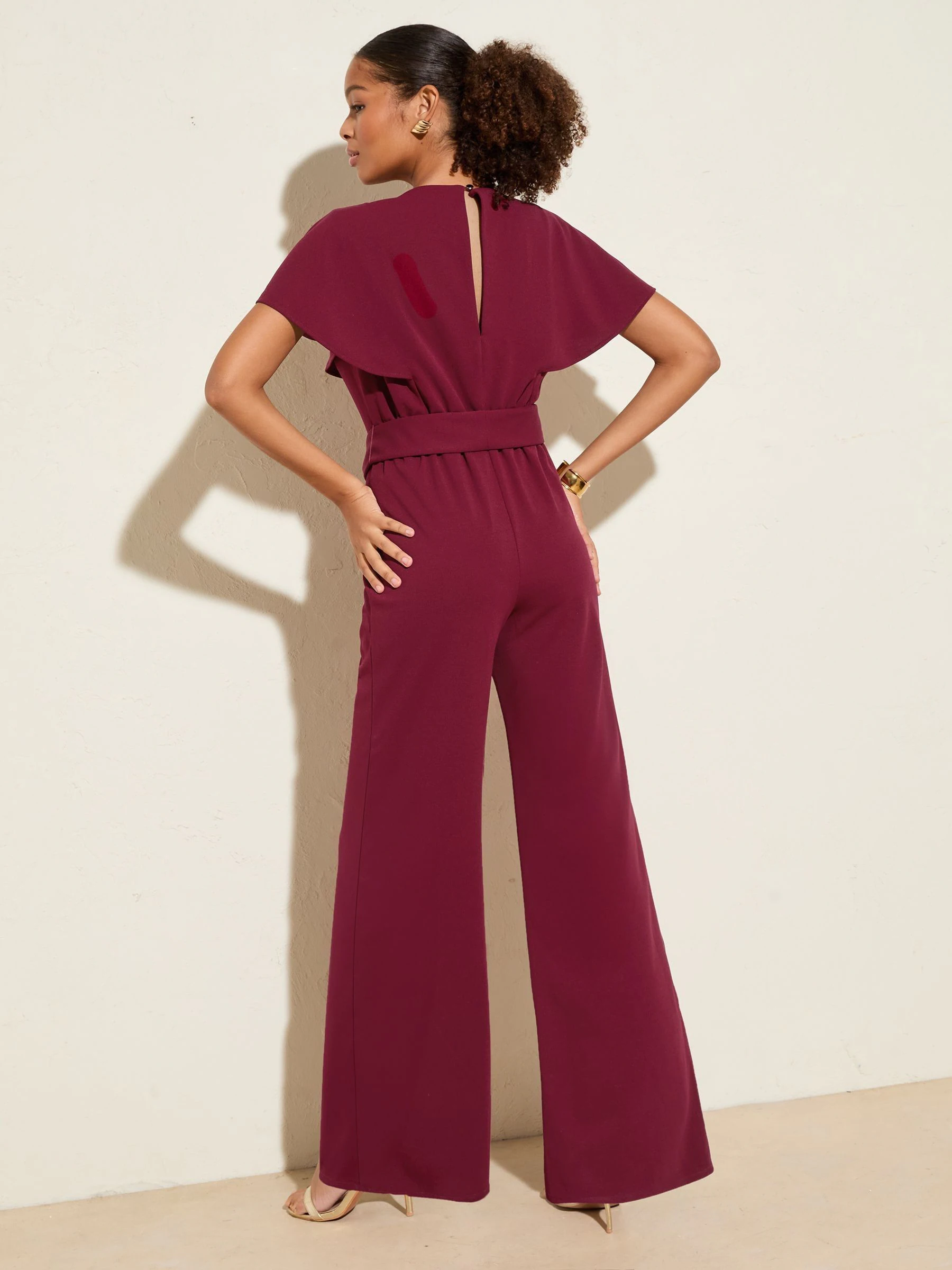 Friends Like These Jumpsuit met korte ruchemouwen en overslag in scuba-stof