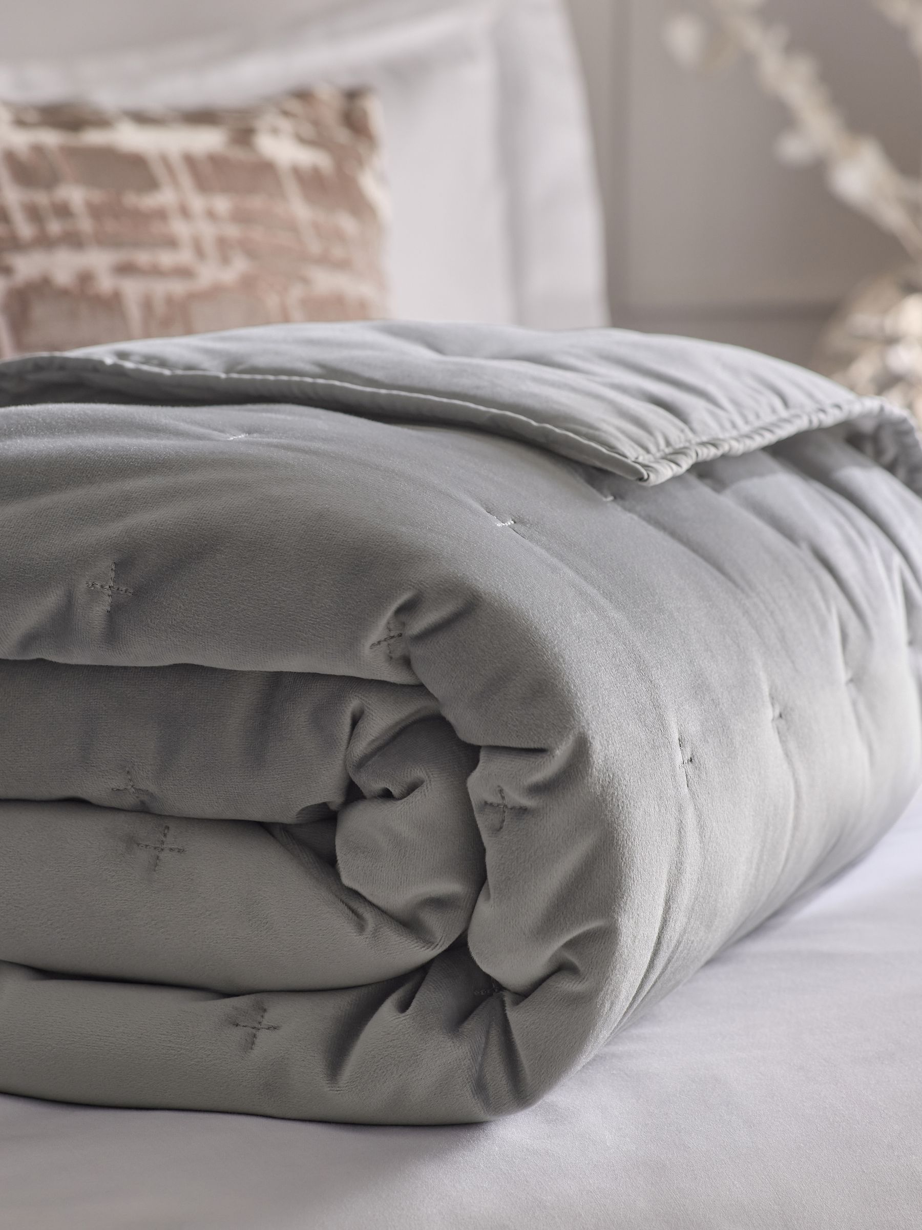 Elsie Velvet Quilted Bedspread