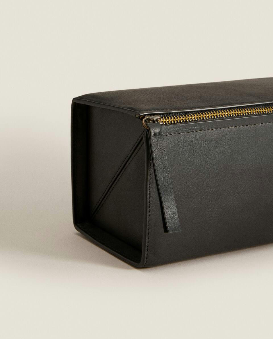 NECESSAIRE DE COURO RÍGIDO