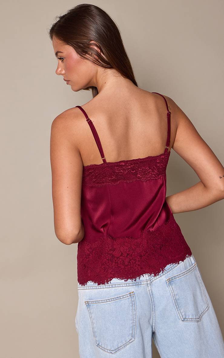 Rouge Profond Caraco En Satin À Boutons Avec Détails En Dentelle