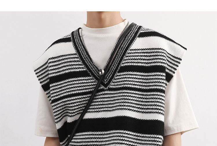 Dubbel wit - V-hals gestreept vest