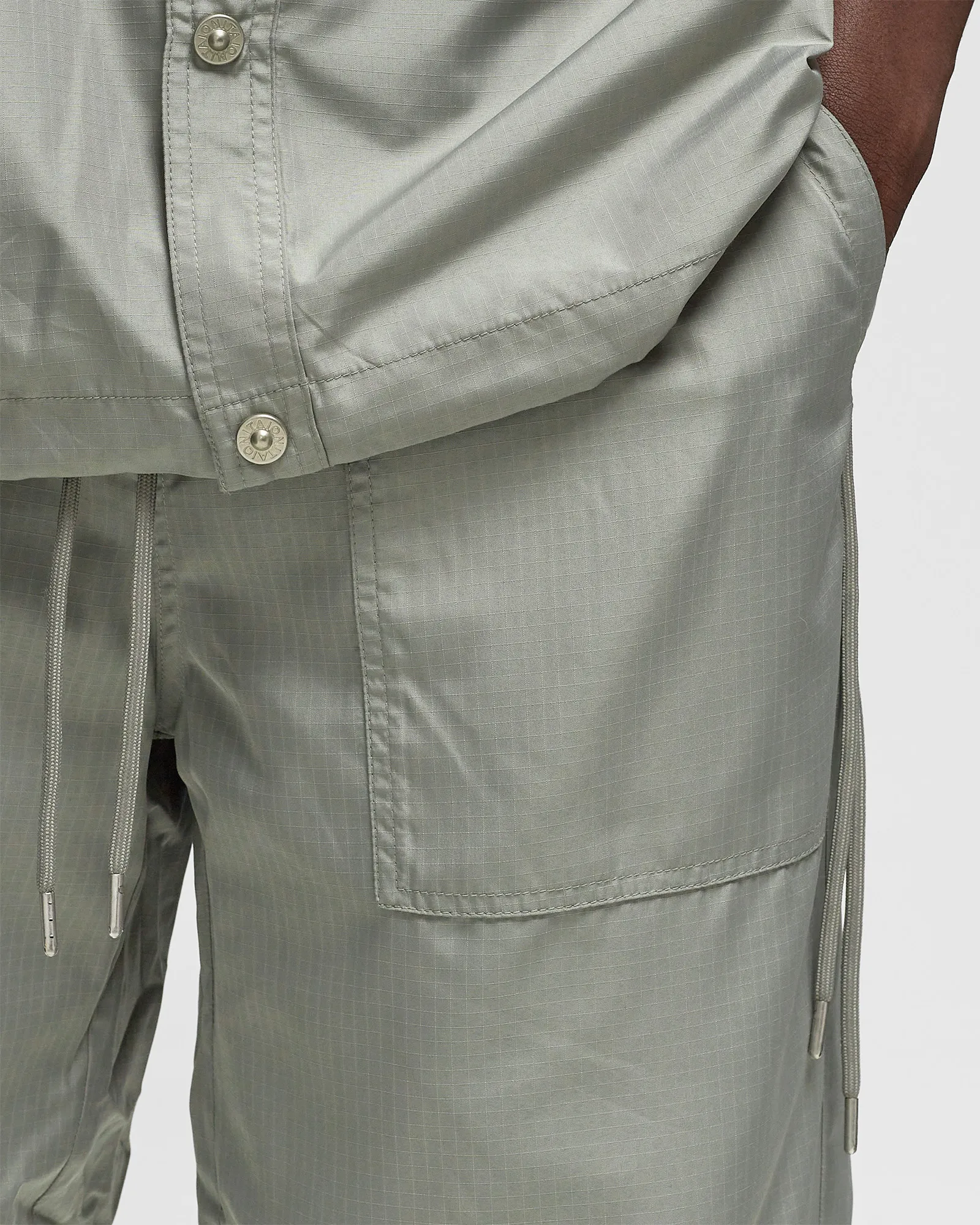 Taion MILITARY RVS SHORT PANTS