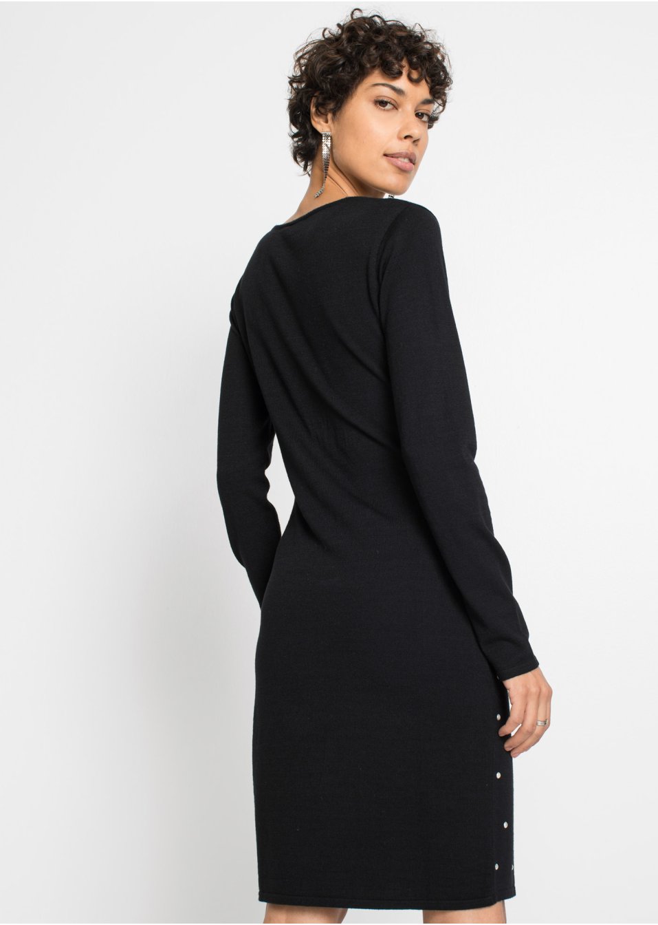 Robe en maille avec éléments perles décoratifs