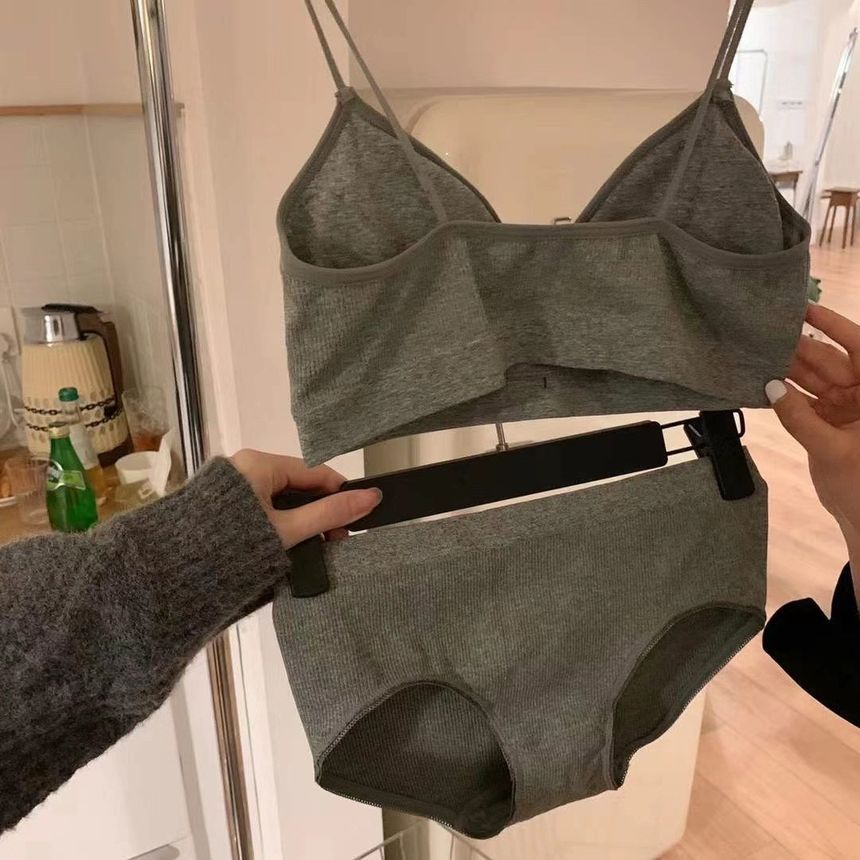 Wildery - Set: Effen bh zonder beugel + bikinibroekje