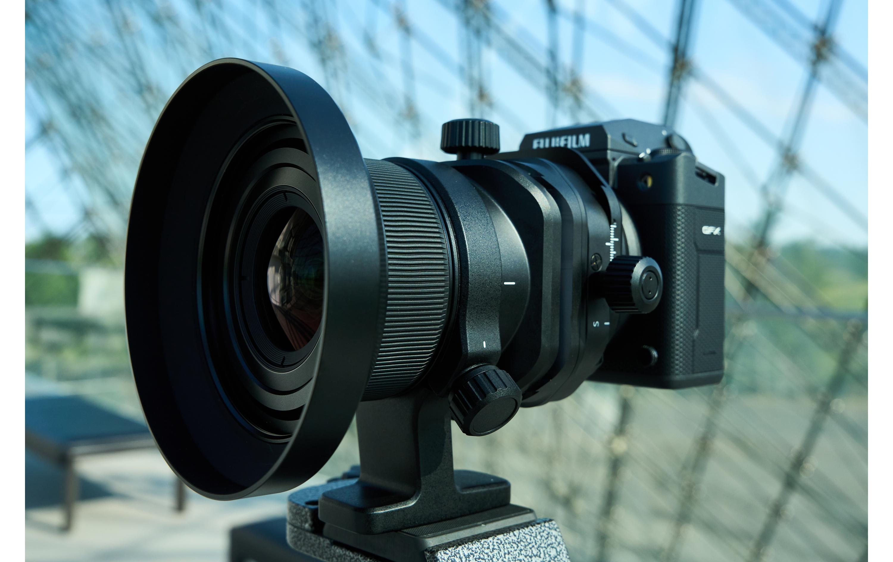 Festbrennweite FUJINON GF 30mm F5.6 T/S – Fujifilm G-Mount<br>Weitwinkel-Objektiv mit einer Brennweite von 30 mm (äquivalent zu 24 mm KB)