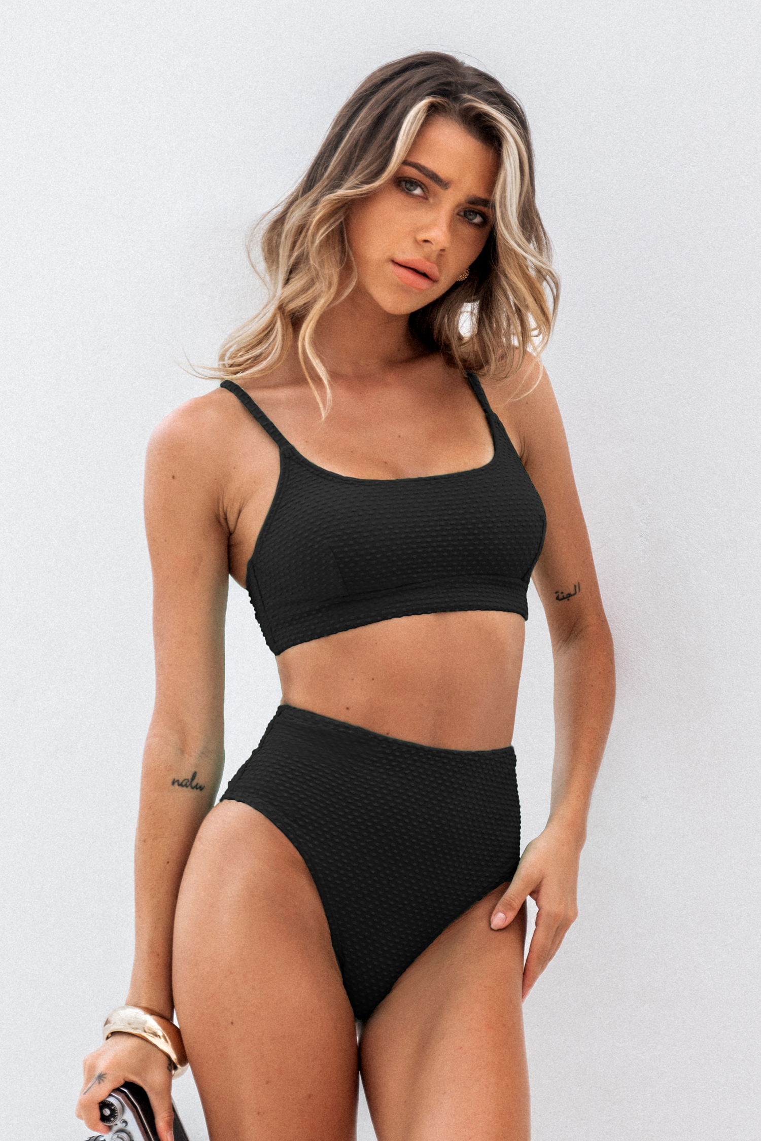 Bikini taille haute à col scoop texturé noir