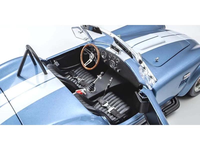 Kyosho Shelby Cobra 427 S/C Spider, Hellblau-Weiss 1:18 Detailgetreues Modellauto für Sammler im Massstab 1:18