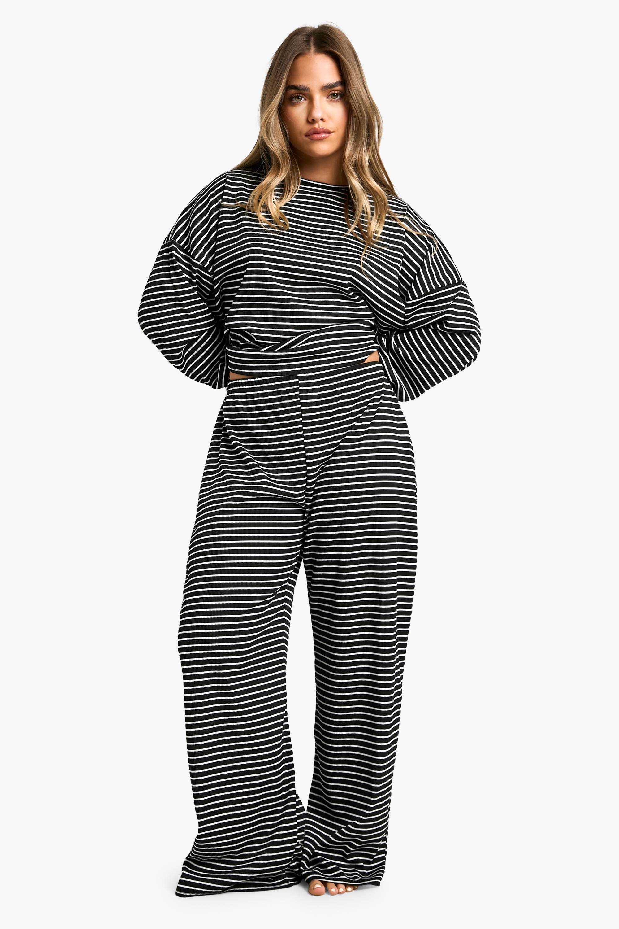 boohoo Ensemble Pyjama Haut À Manches Longues Rayé Et Pantalon Petite