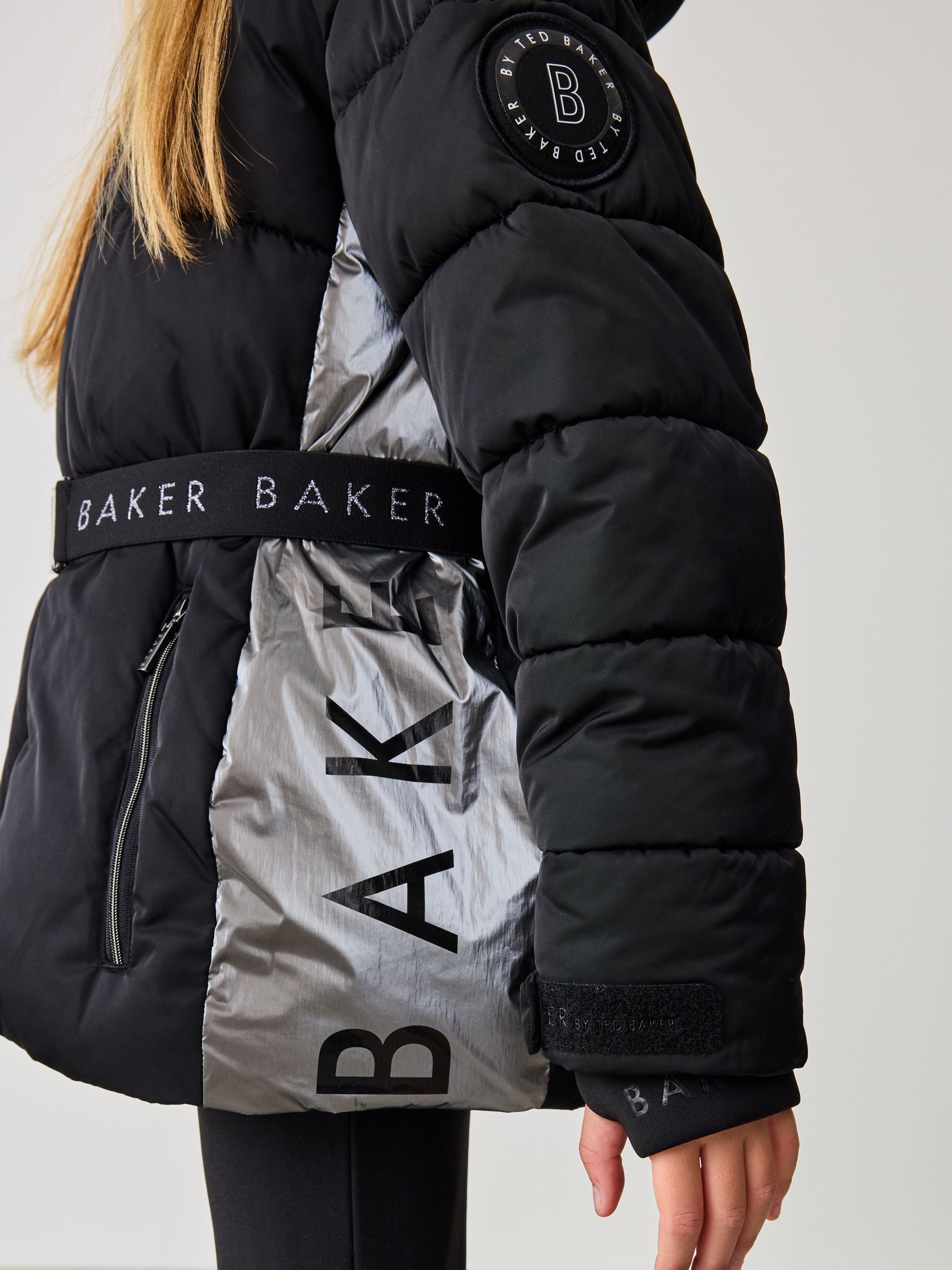 Baker by Ted Baker Regenbestendige Zwarte Gevoerde Jas met Ceintuur en Panelen