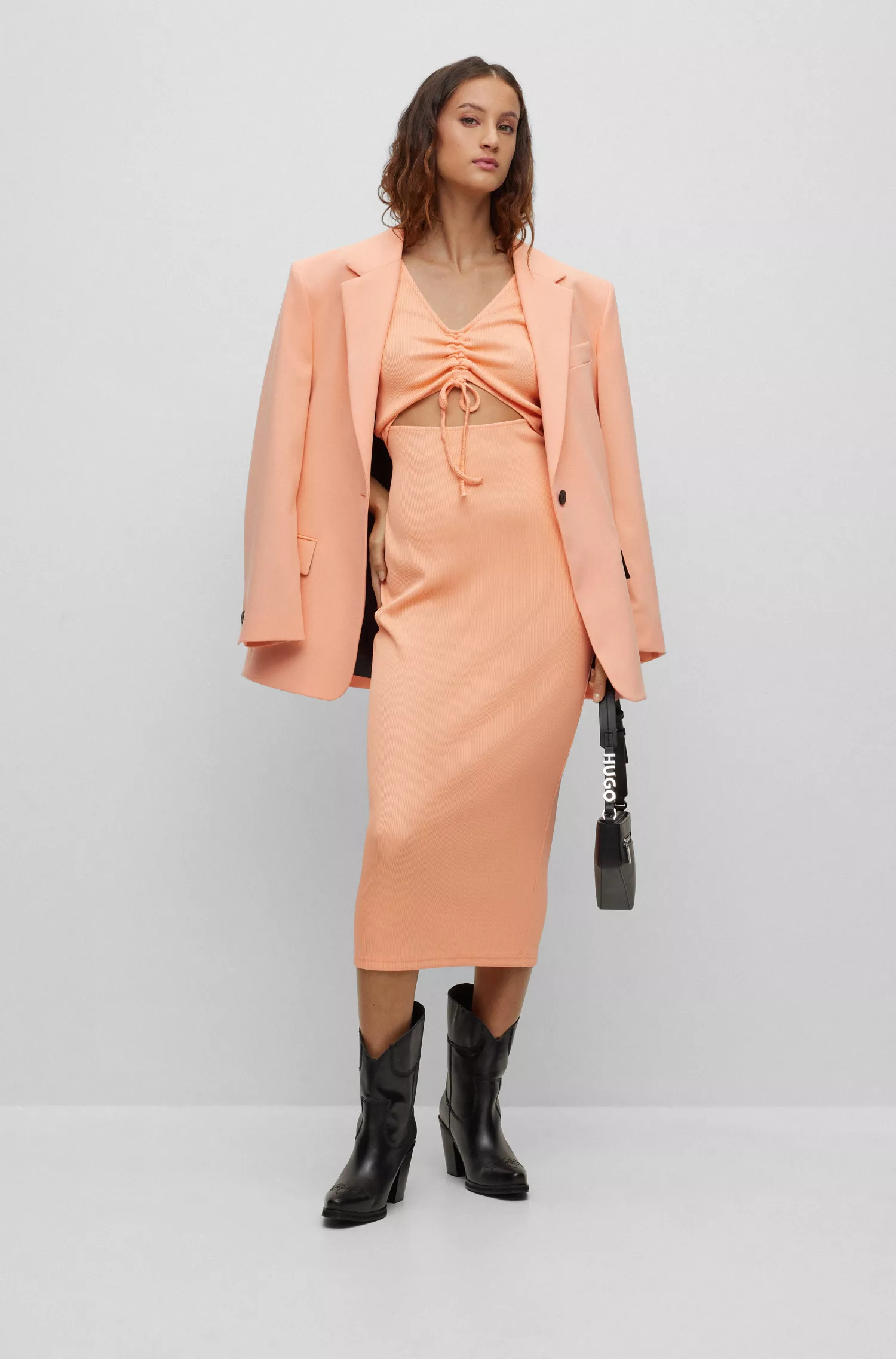 Vestido midi vermelho HUGO em jérsei com detalhe vazado