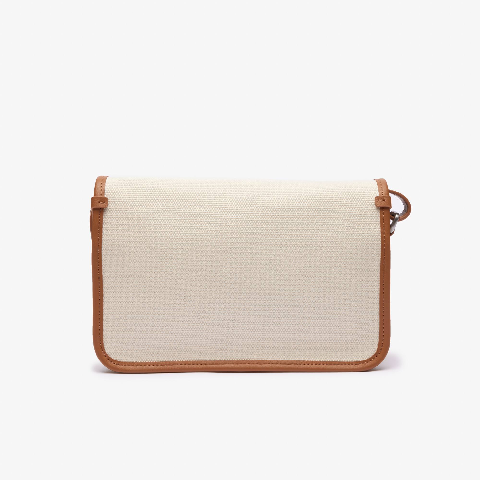 Schultertasche aus kultigem Canvas mit Klappenverschluss. Crossbody Taschen - Braun - Lacoste - Damen