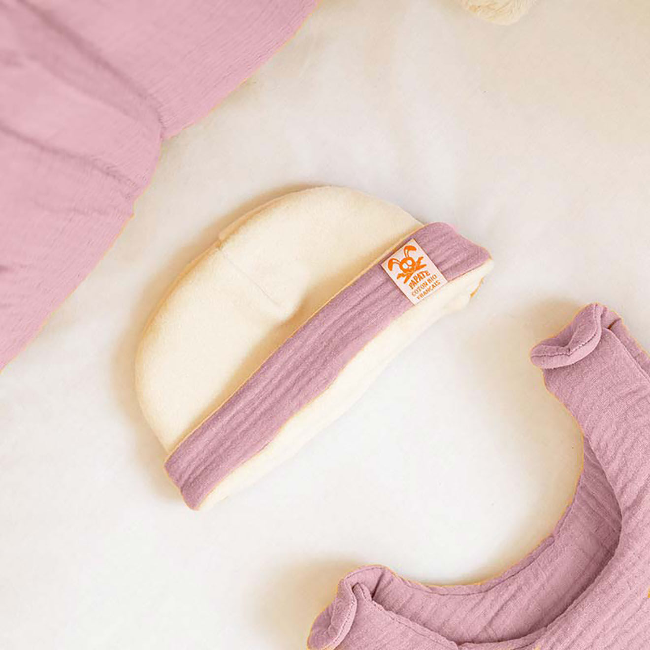 Papate Bonnet de Naissance en Coton Bio blanc/rose - 20x12 cm
