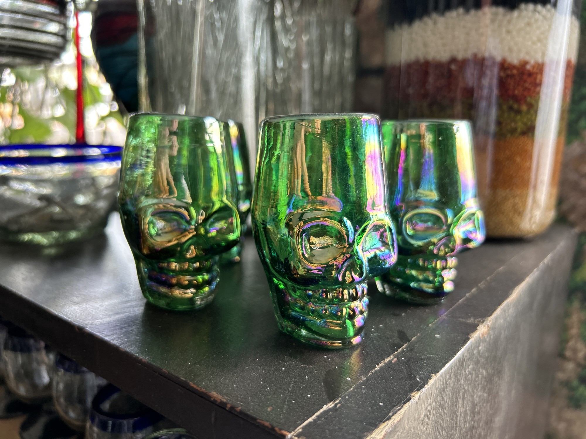 Schnapsglas 'Skull', recycletes Glas, grün, B 4 cm, L 5 cm, H 9 cm zu 8,80