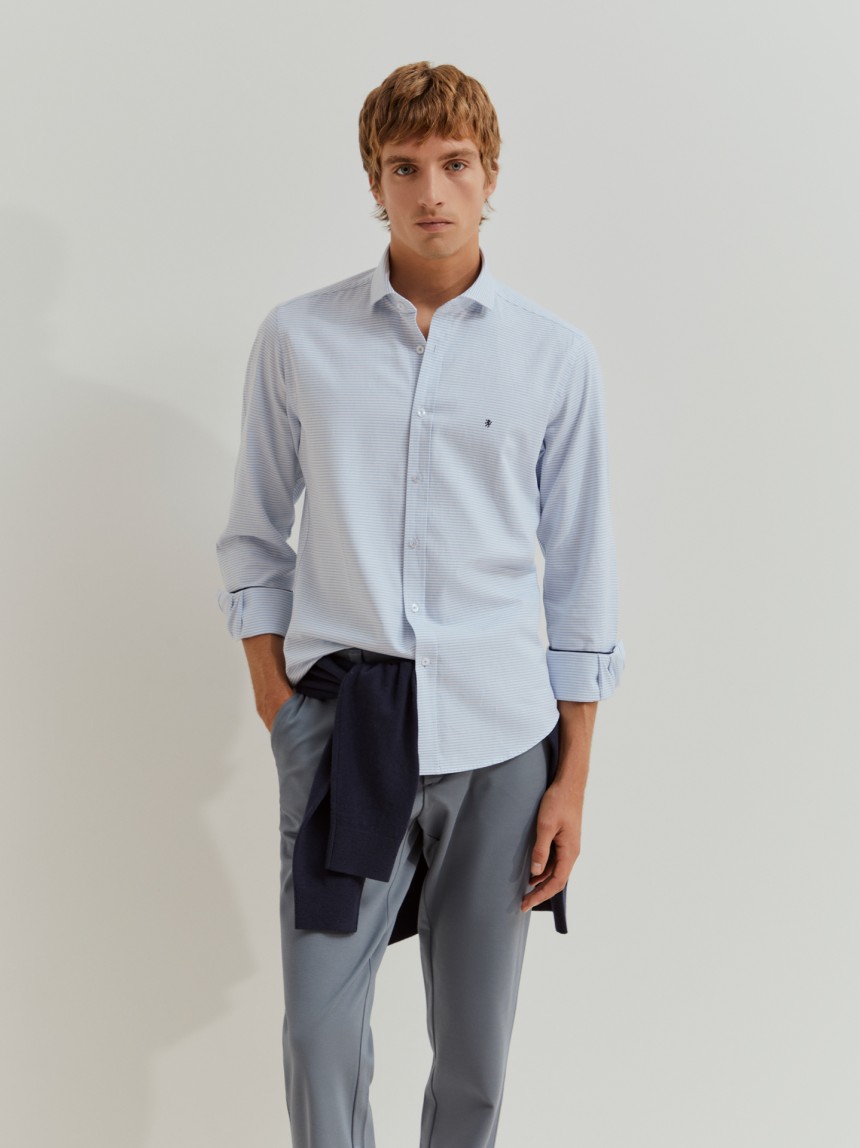 Camisa slim fit às riscas