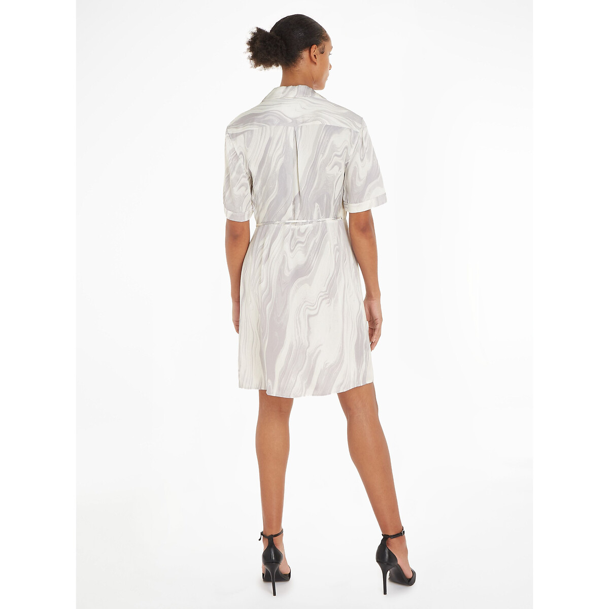 CALVIN KLEIN<br>Vestido curto envelope com mangas curtas