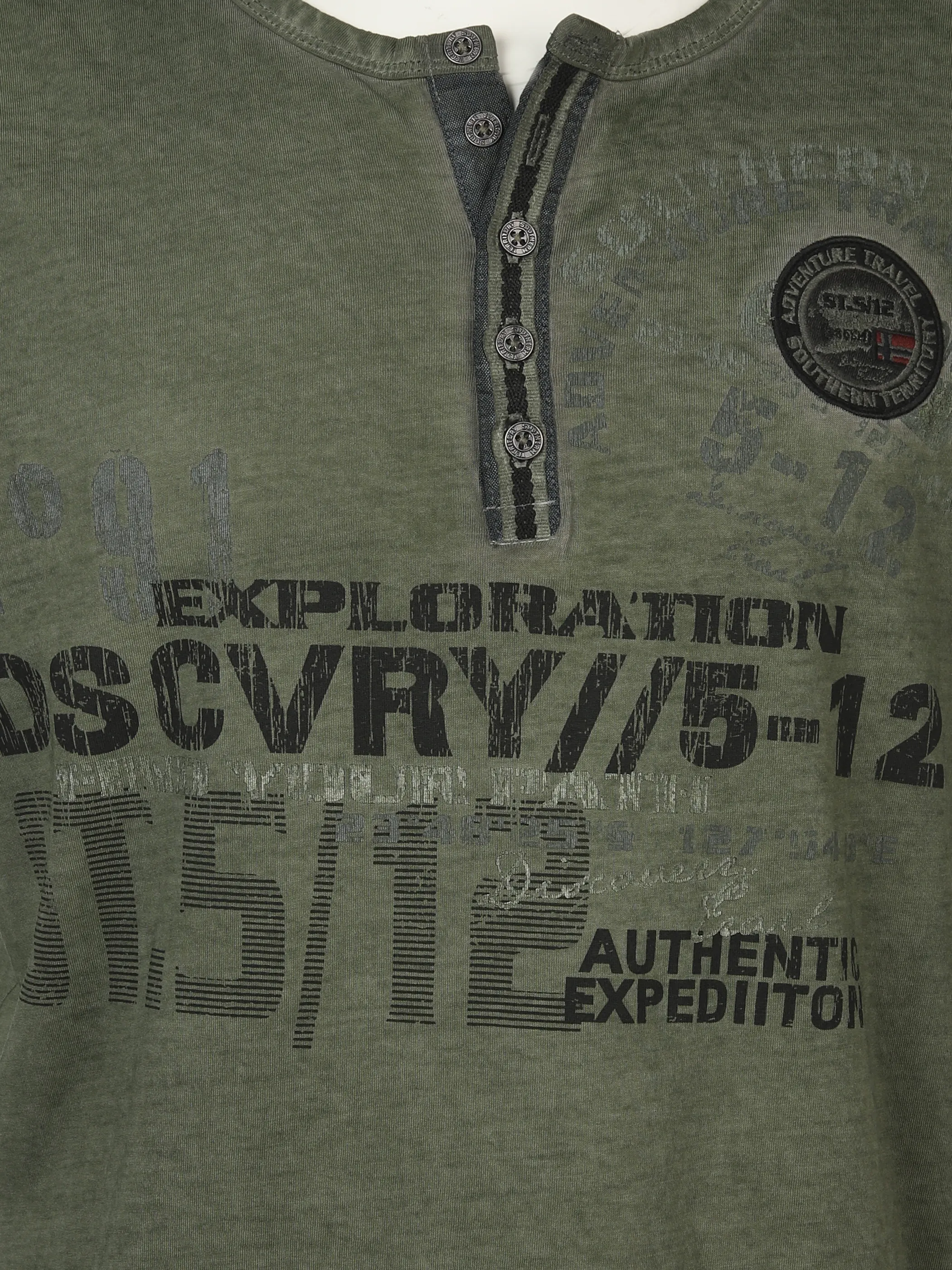 Herren Henleyshirt mit Frontprint