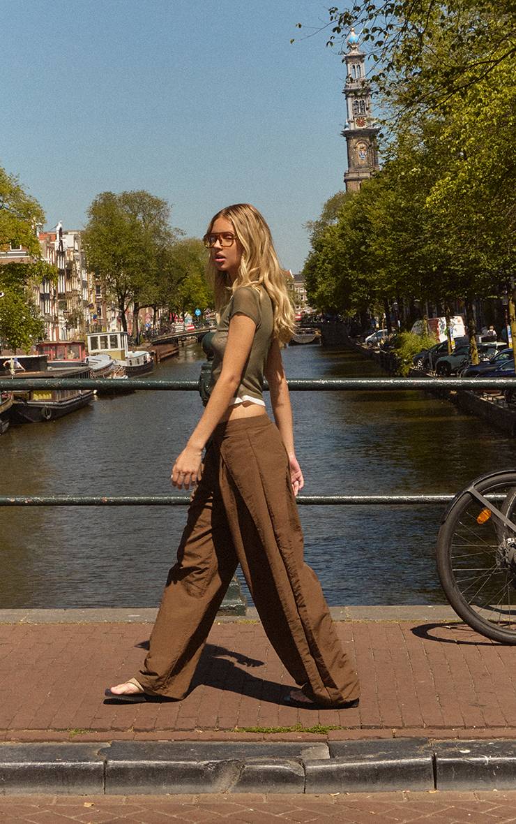 Kaki Pantalon Jambe Tonneau En Nylon Avec Détail Plissé