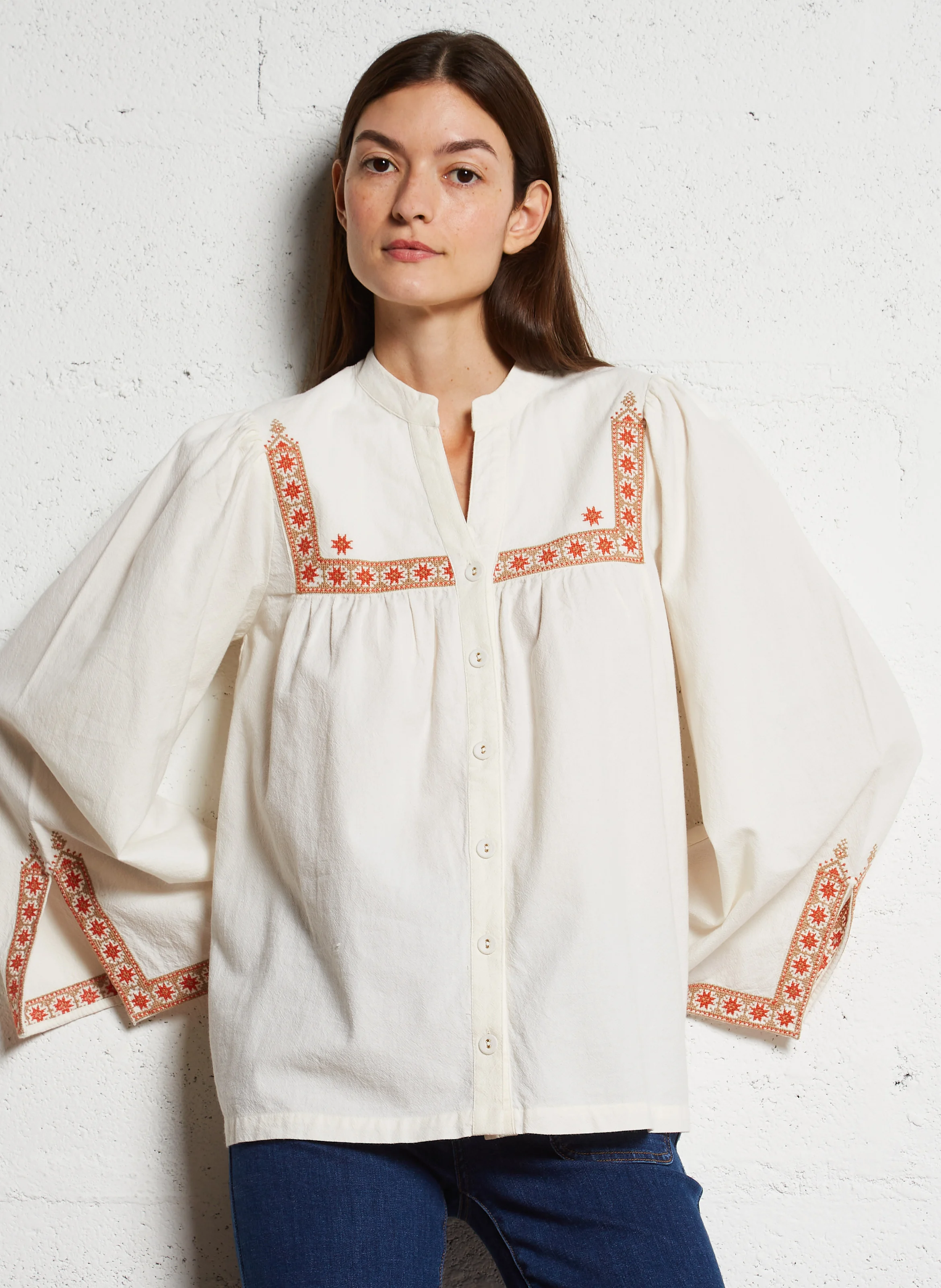 GALATEE - Chemise col V droite en coton brodé | Beige