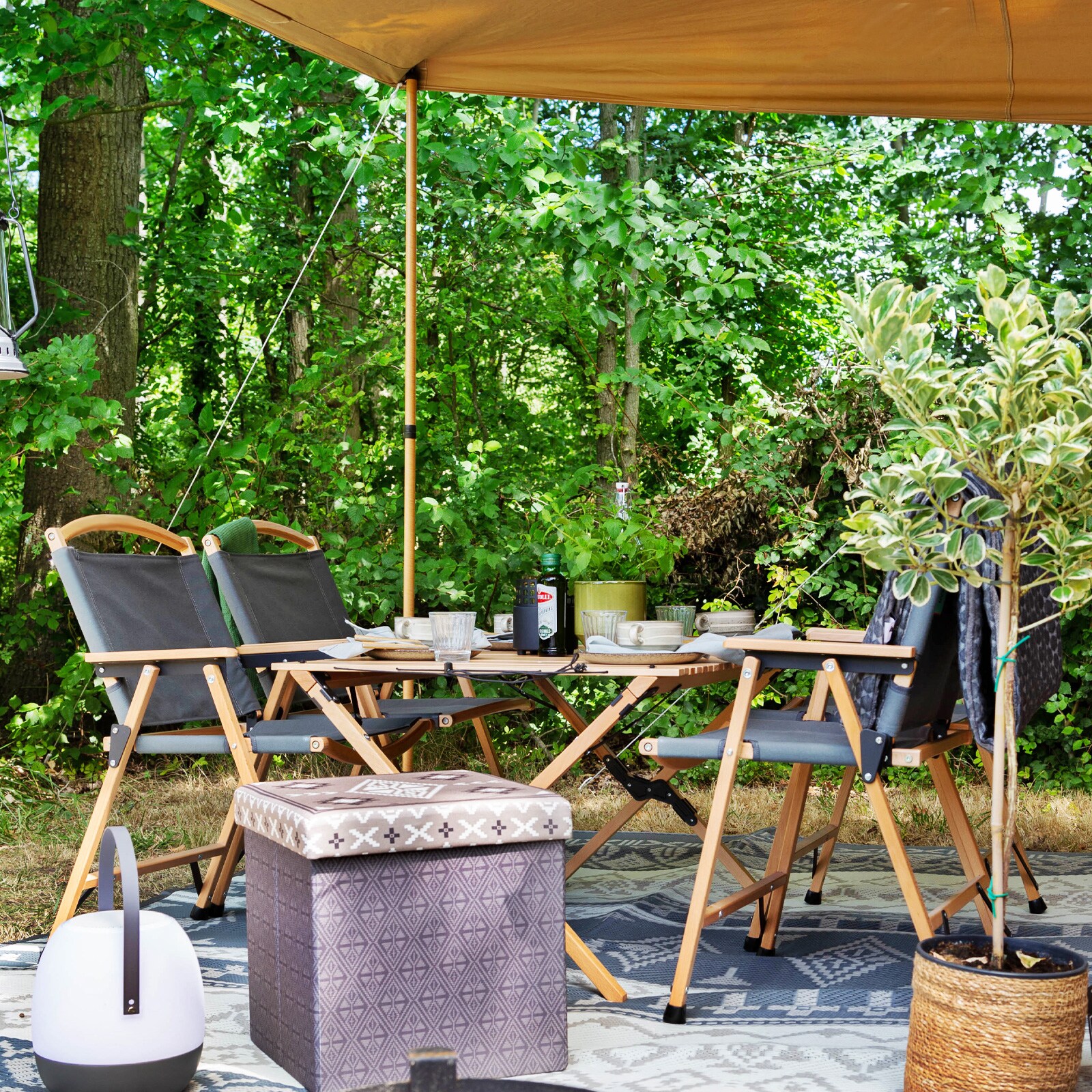 HUMAN COMFORT Campingtisch Fixin M Rolltisch Lamellen Falttisch Holz 105 x 70 cm
