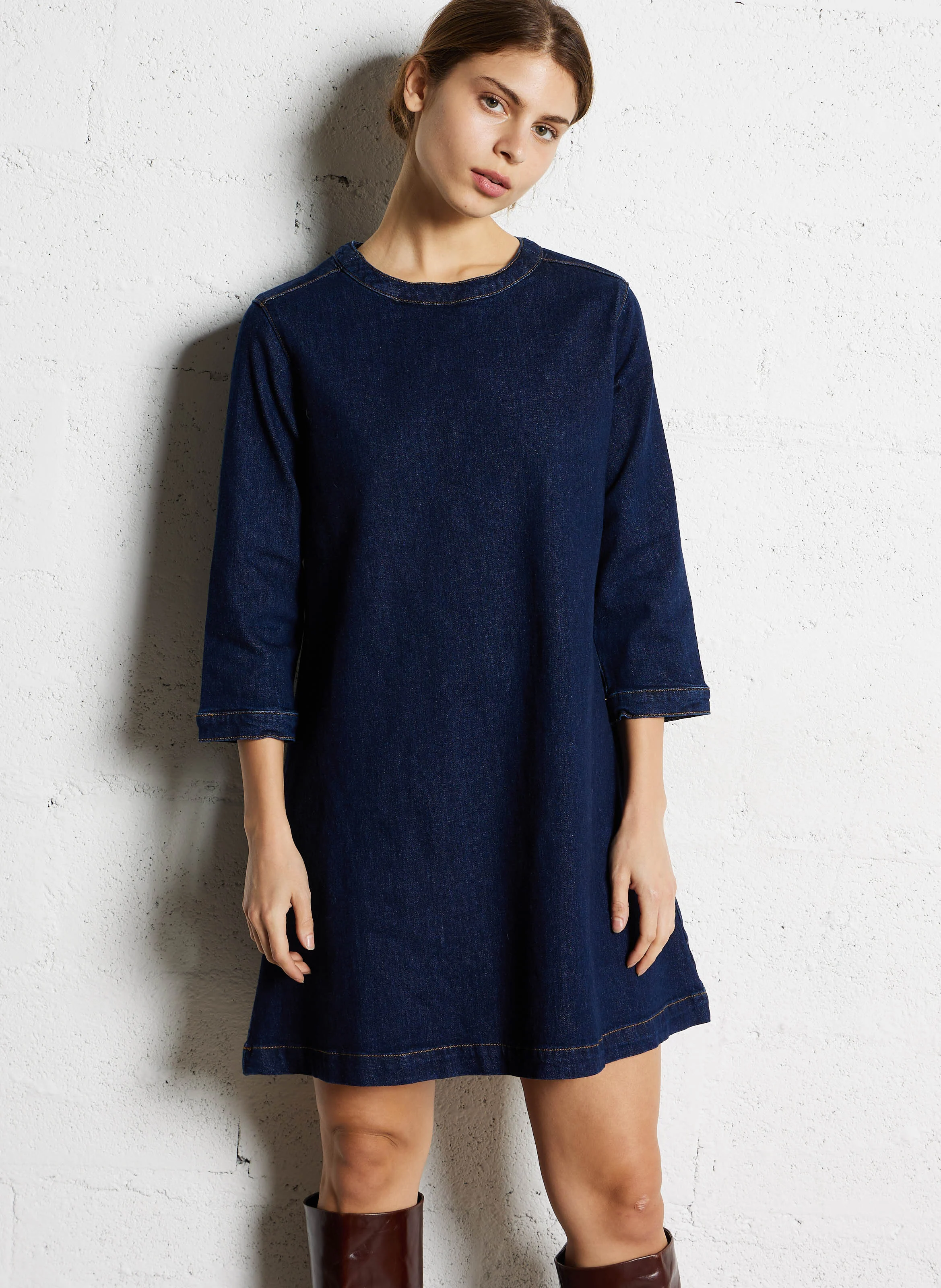 RUO - Robe courte ample col rond en coton mélangé | Jean brut